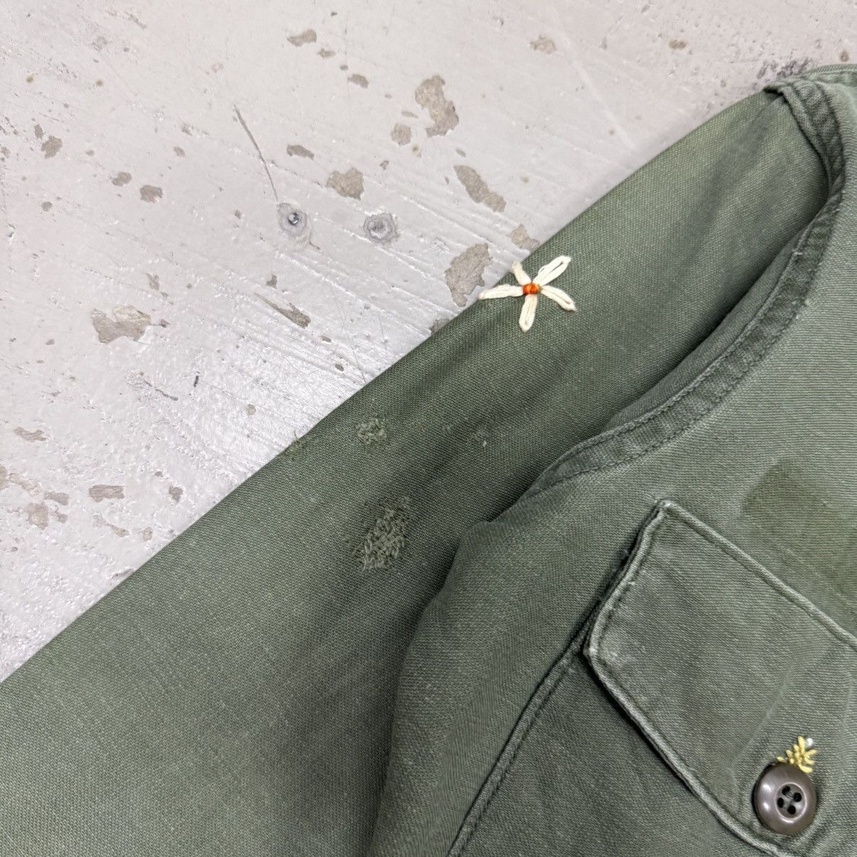 Vintage 1960s Shanana Mil Embroidered Daisy Utility Shirt in Olive Size US M / EU 48-50 / 2 - 8 Thumbnail