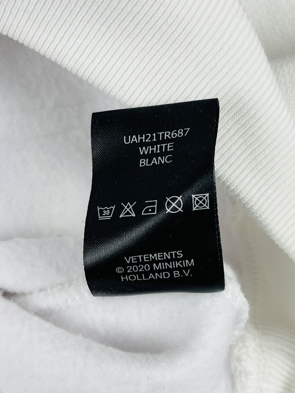 Vetements AW20 Vetements Love Is Us Minikim Holland Hoodie White Size US S / EU 44-46 / 1 - 10 Thumbnail