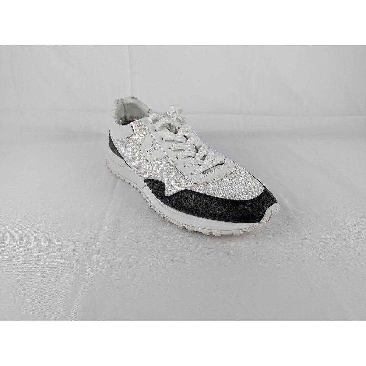 Louis Vuitton o1rshd1 Run Away Monogram Sneakers in White/Black Size US 10 / EU 43 - 3 Thumbnail