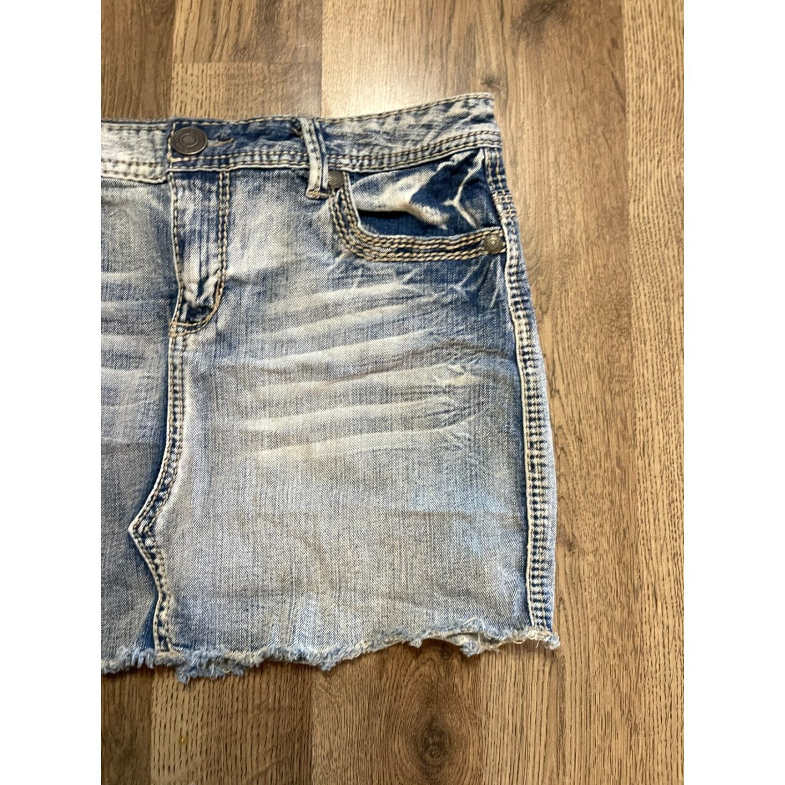 Vintage **Maurices Women's Size 7 Regular Mini Denim Skirt with Frayed Hem** User: Maurices Women's Size 7 Regular Mini Denim Skirt with Frayed Hem Size 28" / US 6 / IT 42 - 4 Thumbnail