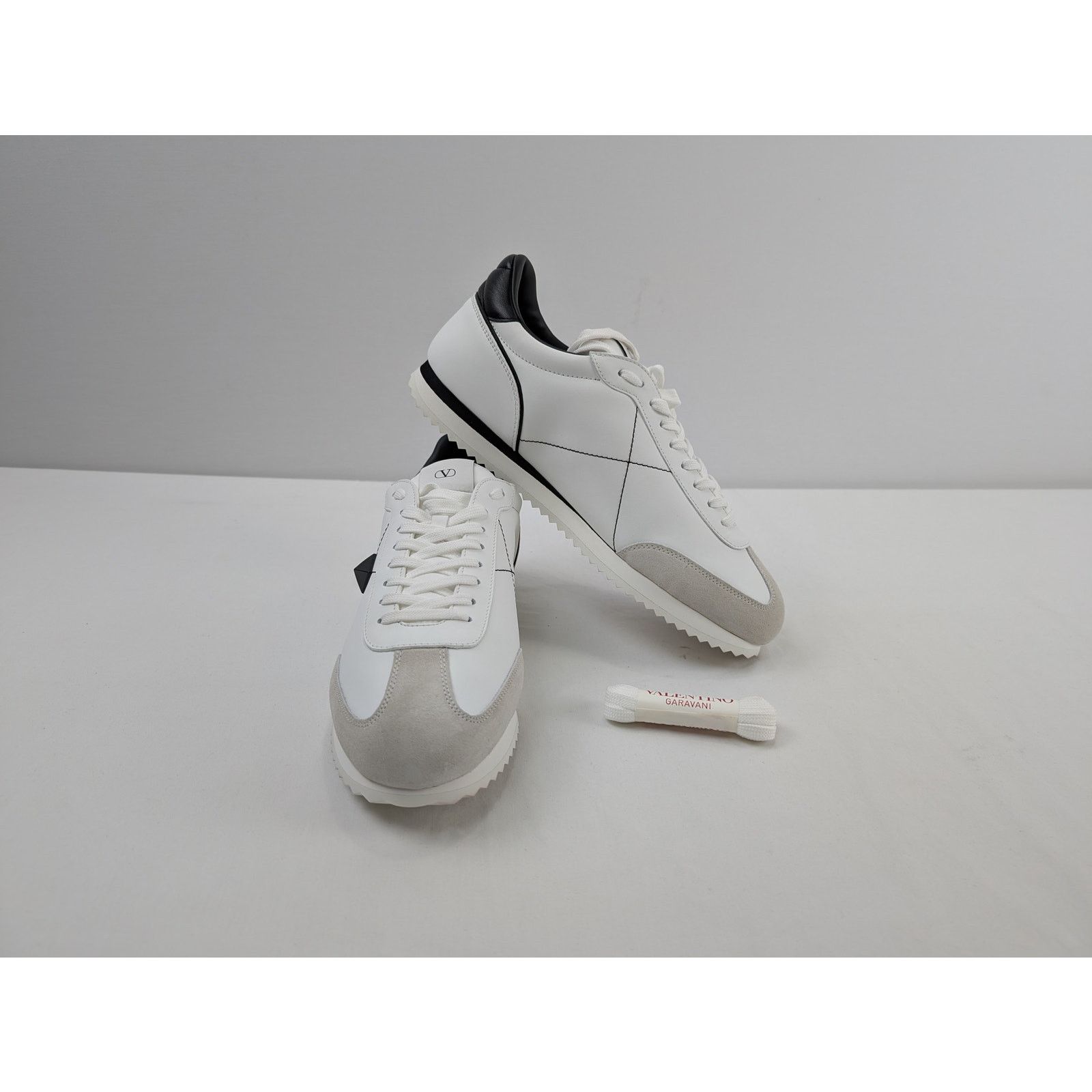 Valentino o1rshd1 Stud-around Sneakers in Leather in White Size US 9 / EU 42 - 13 Thumbnail