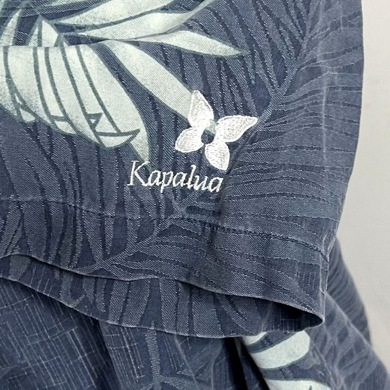 Tommy Bahama Tommy Bahama Button-Up Hawaiian Shirt Blue Floral 100% Silk L Adult Mens Capalua Mercedes Championship Cap Collar Shirt Size US L / EU 52-54 / 3 - 5 Thumbnail