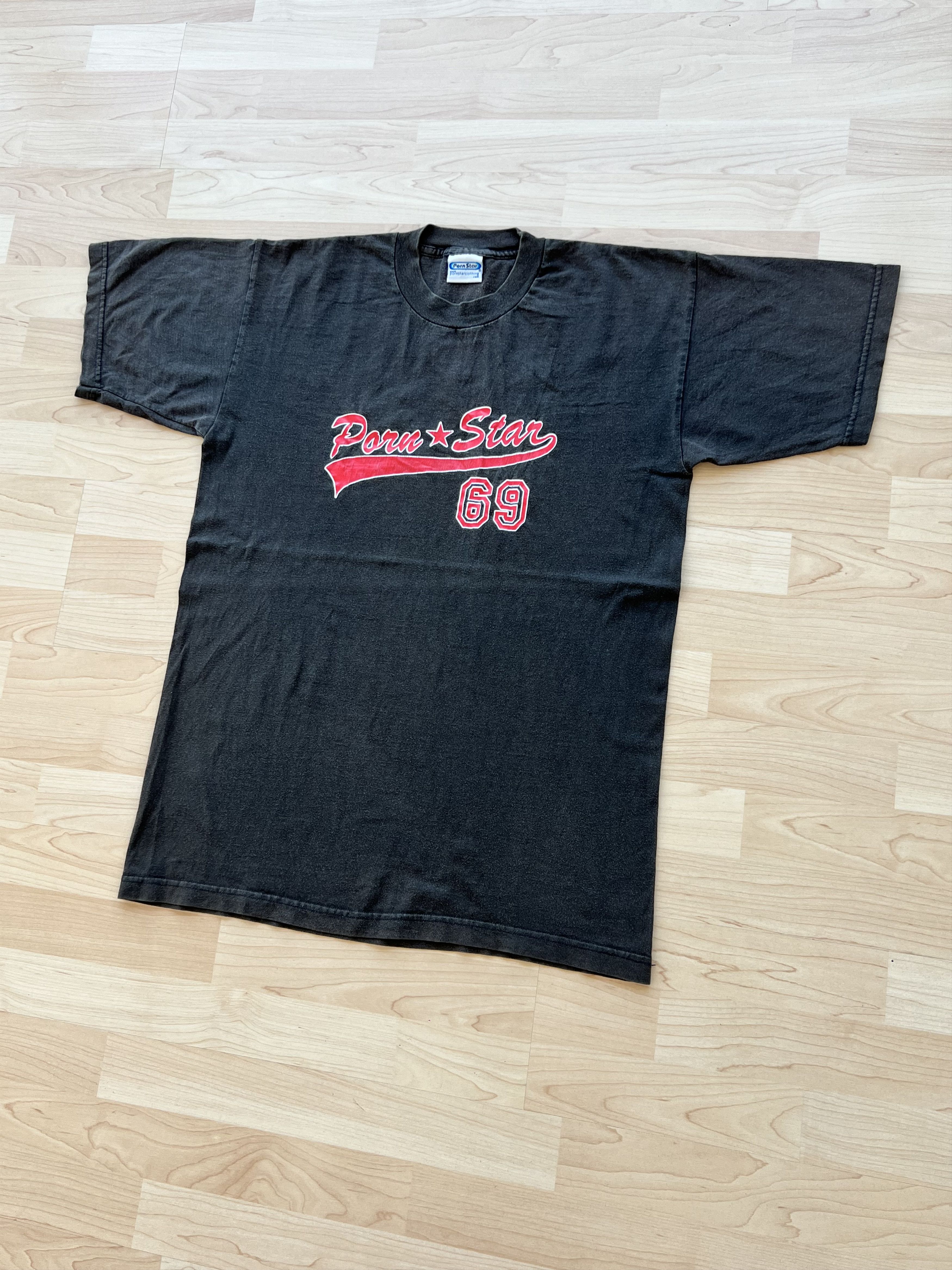 Vintage Vintage Pornstar 69 Navy Y2K T-Shirt Size US L / EU 52-54 / 3 - 2 Thumbnail