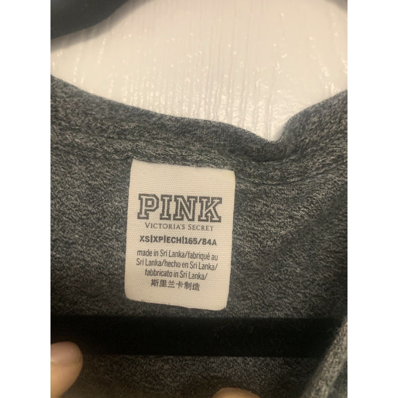 Vintage Victoria's Secret Pink Embroidered Tropical Flowers Campus Tee Long Sleeve XS Women Gray Crew Neck Jersey Tee Size XS / US 0-2 / IT 36-38 - 2 Thumbnail