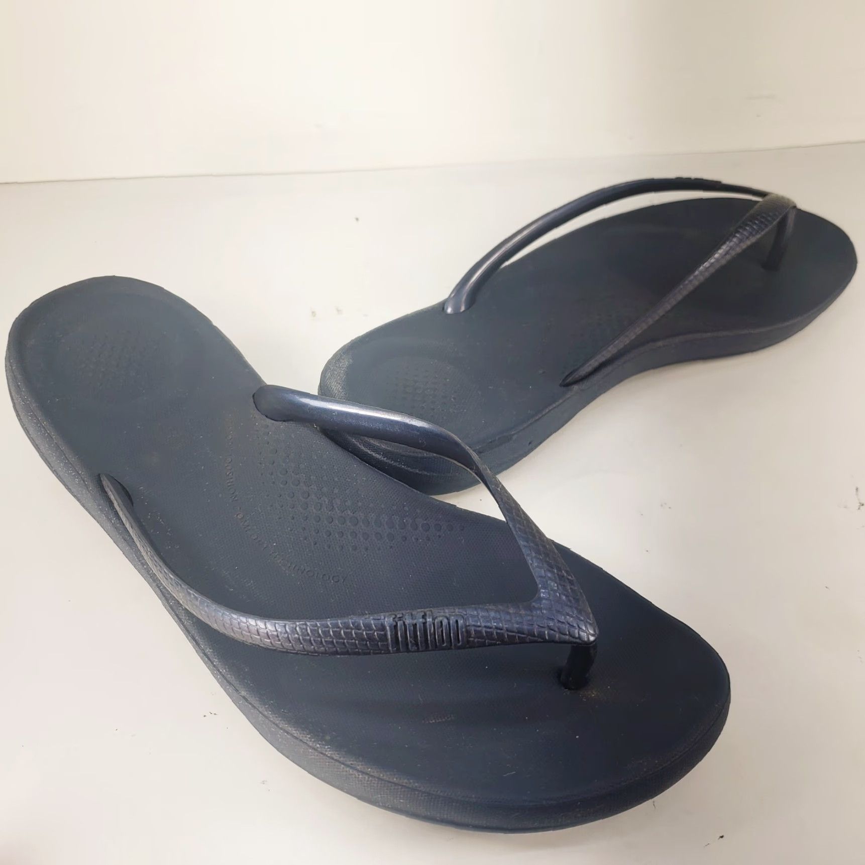 Vintage FitFlop iQushion Blue Gloss Comfort Flip Flop Womens Size 10 Sandal Cushioned Arch Support Lightweight Rubber Upper Size US 8 / IT 38 - 3 Thumbnail