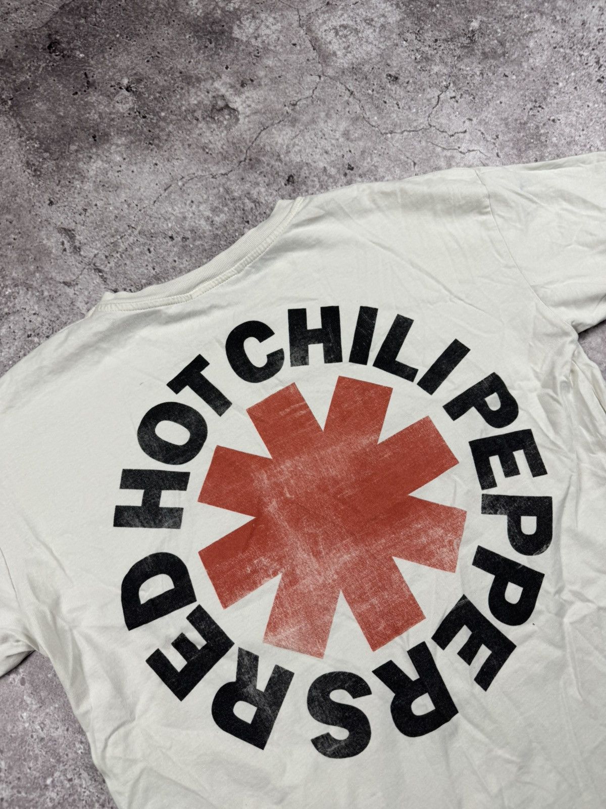 Band Tees vintage RED Hot Chili PEPERS T-shirt Concert retro 90s Size US S / EU 44-46 / 1 - 2 Thumbnail