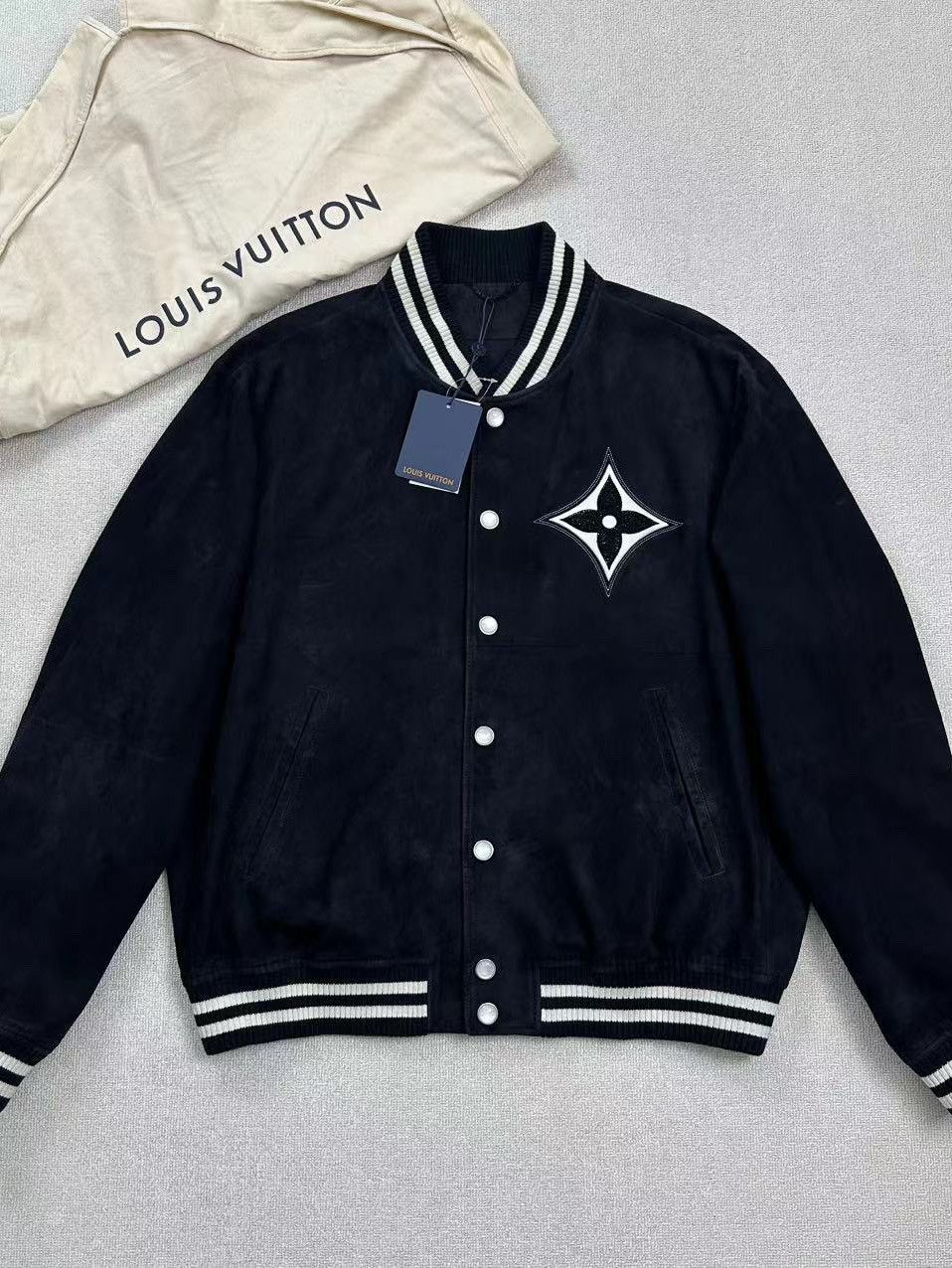 Louis Vuitton Louis Vuitton Logo Suede Bomber Jacket Size XL Size US XL / EU 56 / 4 - 1 Thumbnail