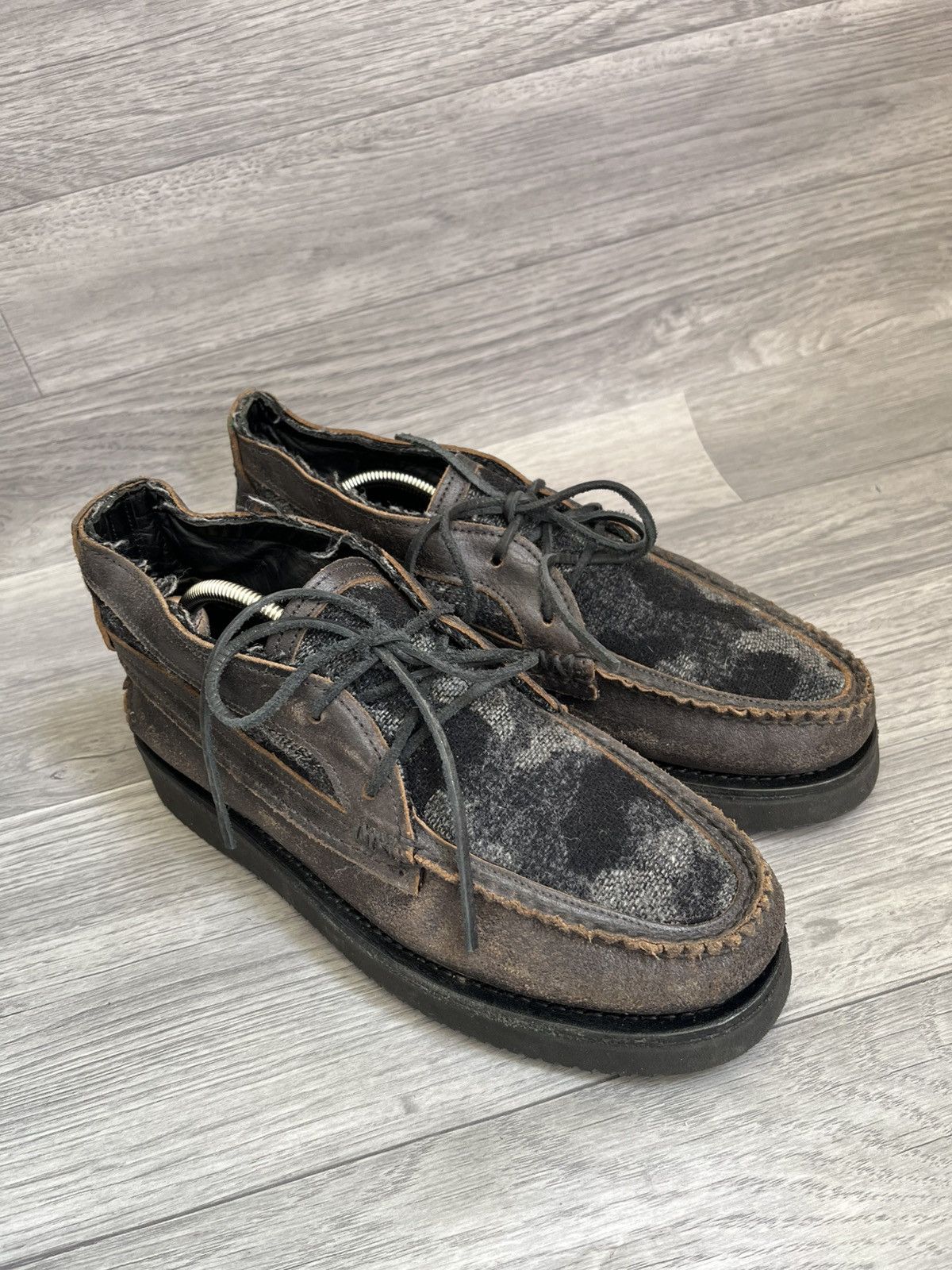 Yuketen Yuketen black camo moccasin moc toe leather shoes Size US 10 / EU 43 - 10 Thumbnail