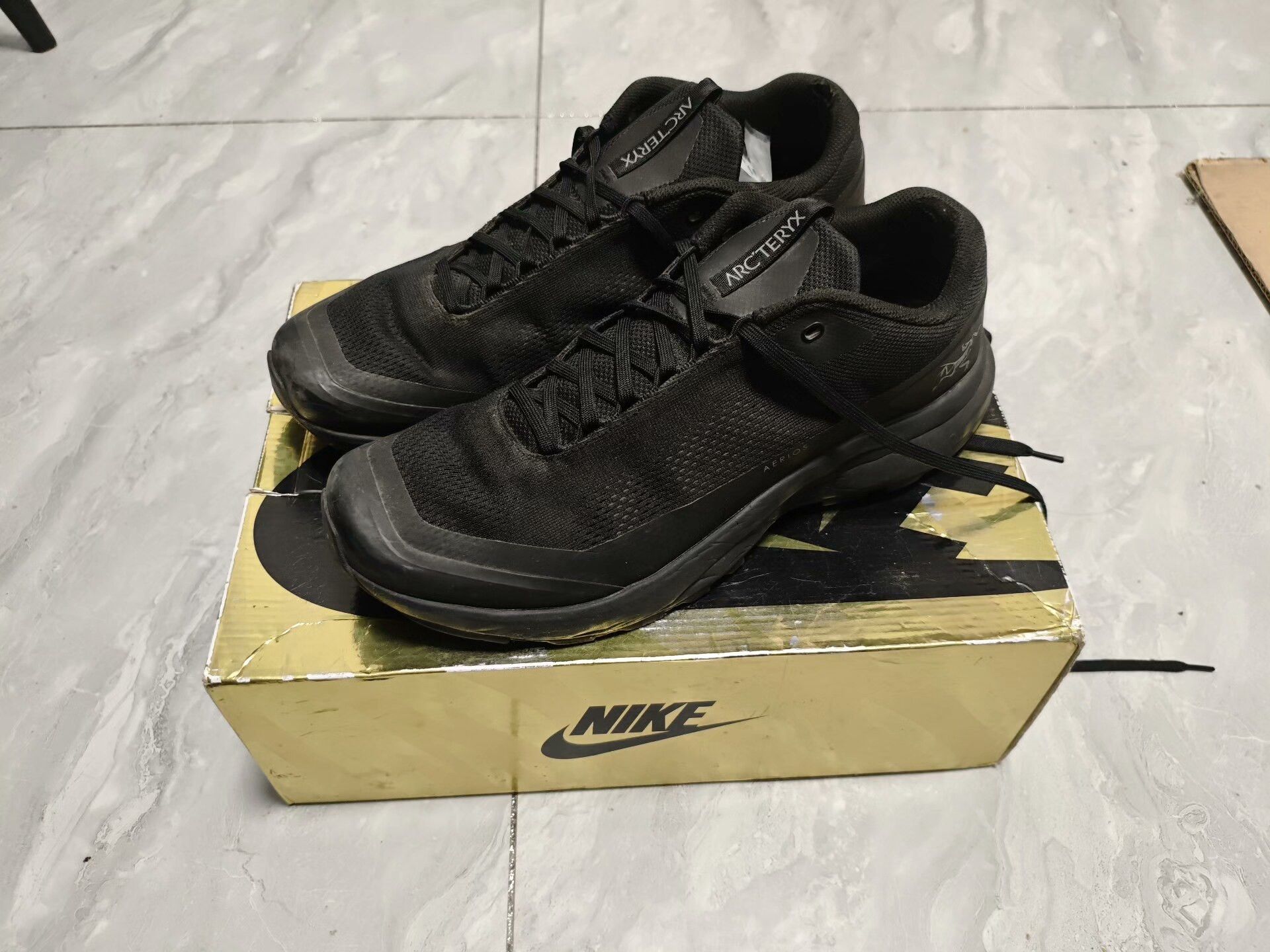 Arc'teryx Arc'teryx Lightweight Black Lowtop Sneakers 10 Men Size US 10 / EU 43 - 1 Thumbnail