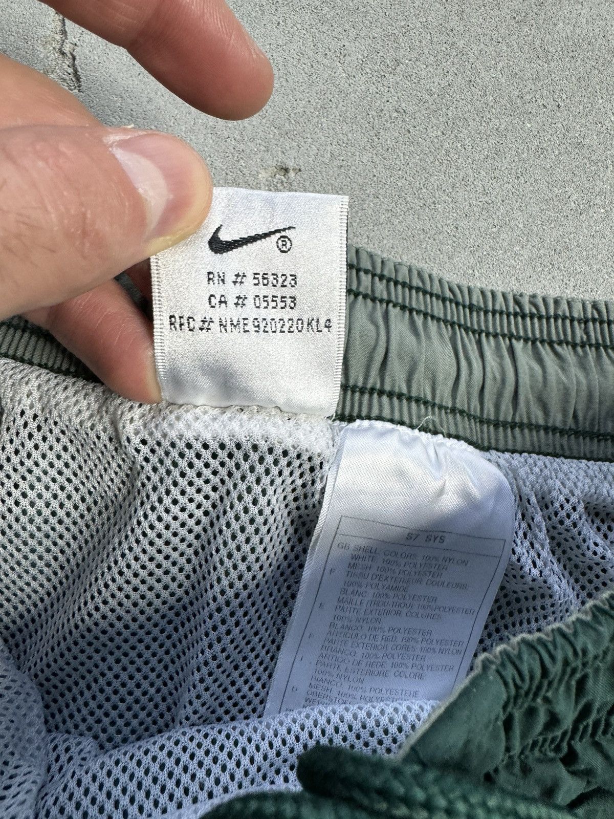 Nike × Vintage Vintage 90s Nike Embroidered Swoosh Shorts L Rare Size US 34 / EU 50 - 5 Thumbnail