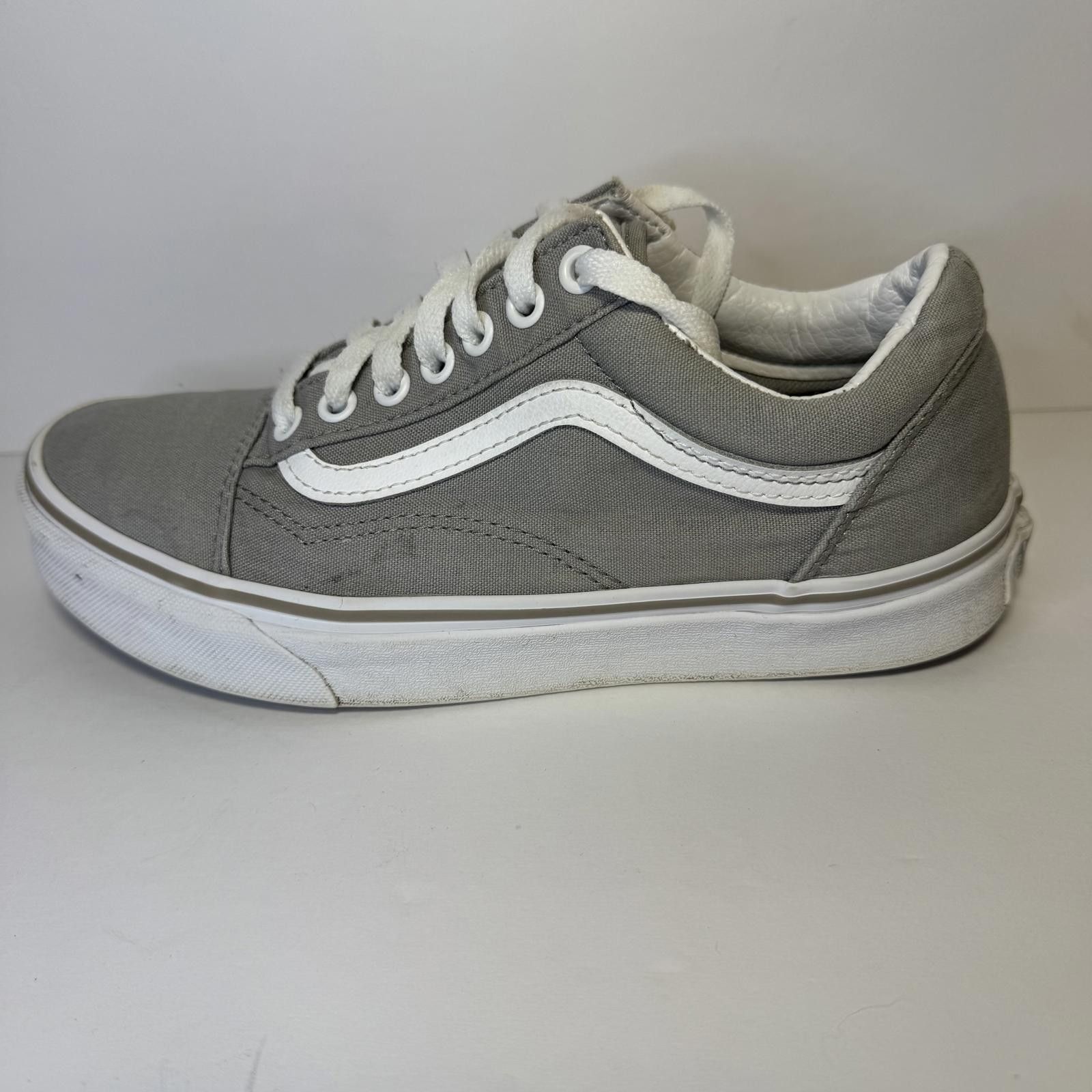 Vans Vans Old Skool Skate Shoe Men's 6.5 Women's Gray & White Size US 6.5 / EU 39-40 - 1 Thumbnail
