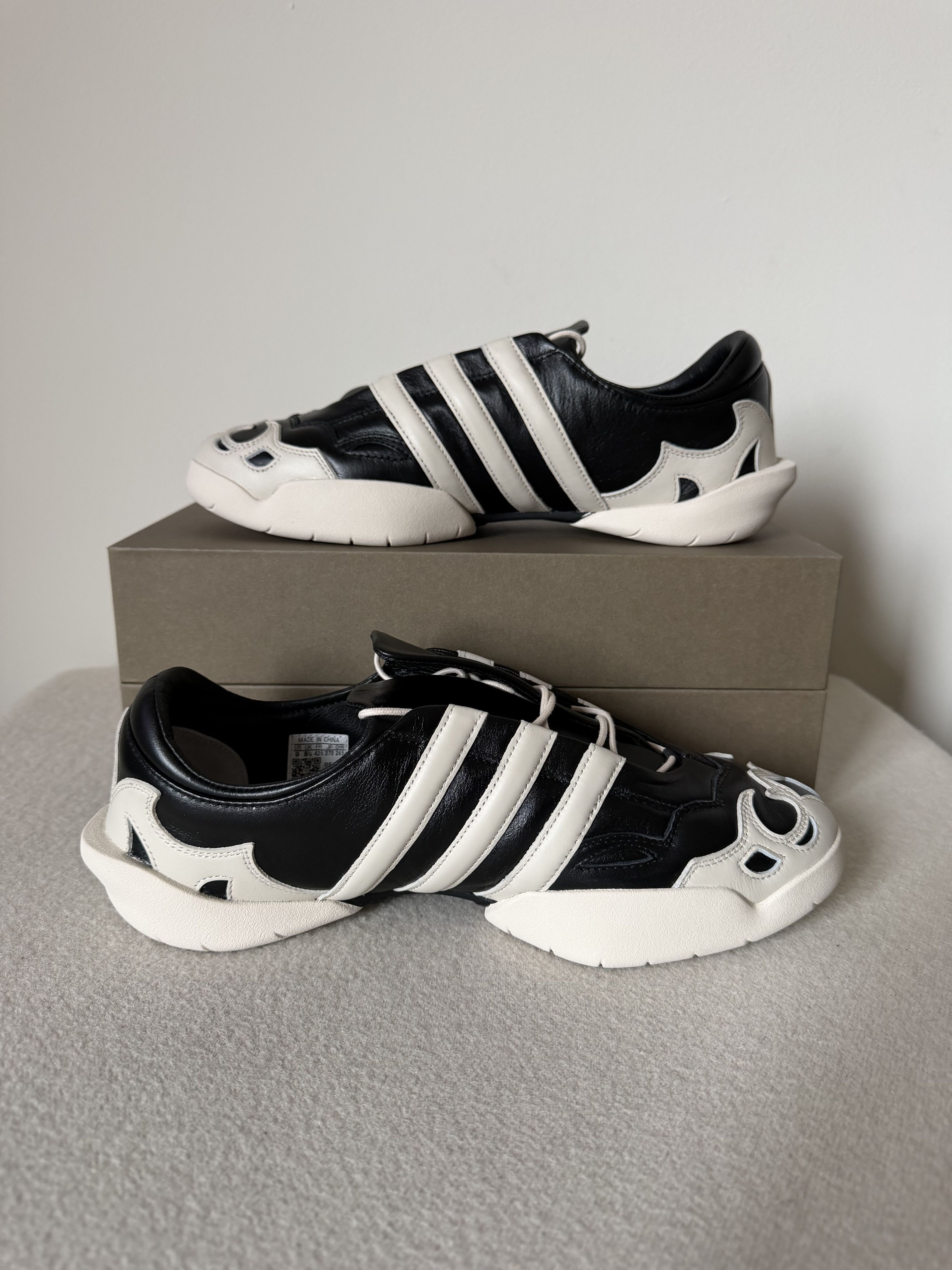 Adidas × Y-3 Adidas Y-3 Regu 2002 in Black Size US 9 / EU 42 - 3 Thumbnail