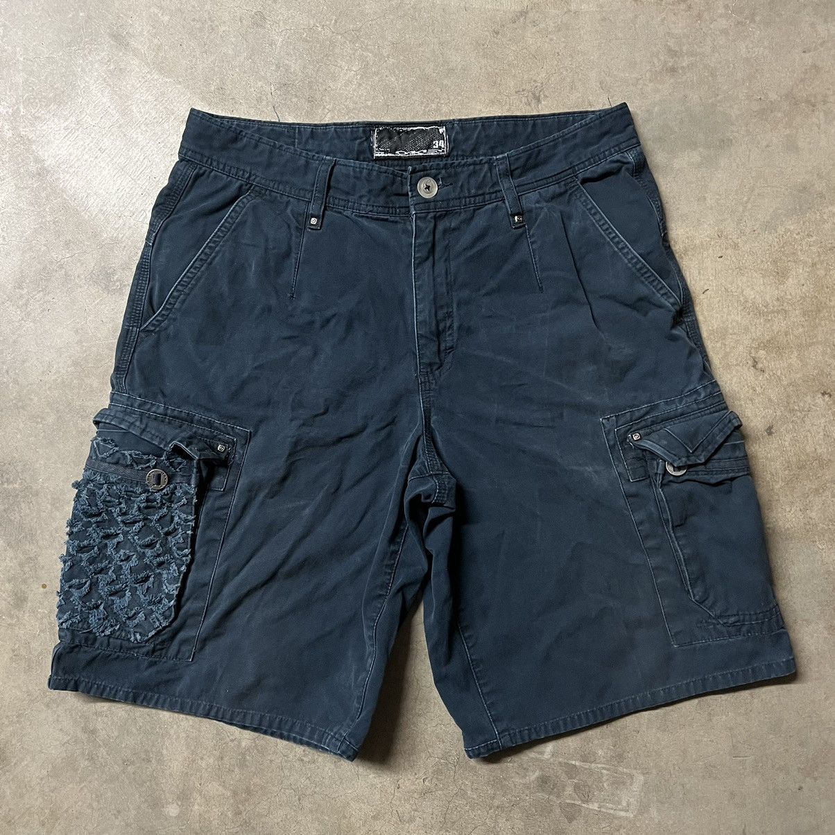 Oakley × Vintage Vintage Y2K Oakley Navy Tactical Cargo Shorts Size US 34 / EU 50 - 1 Thumbnail