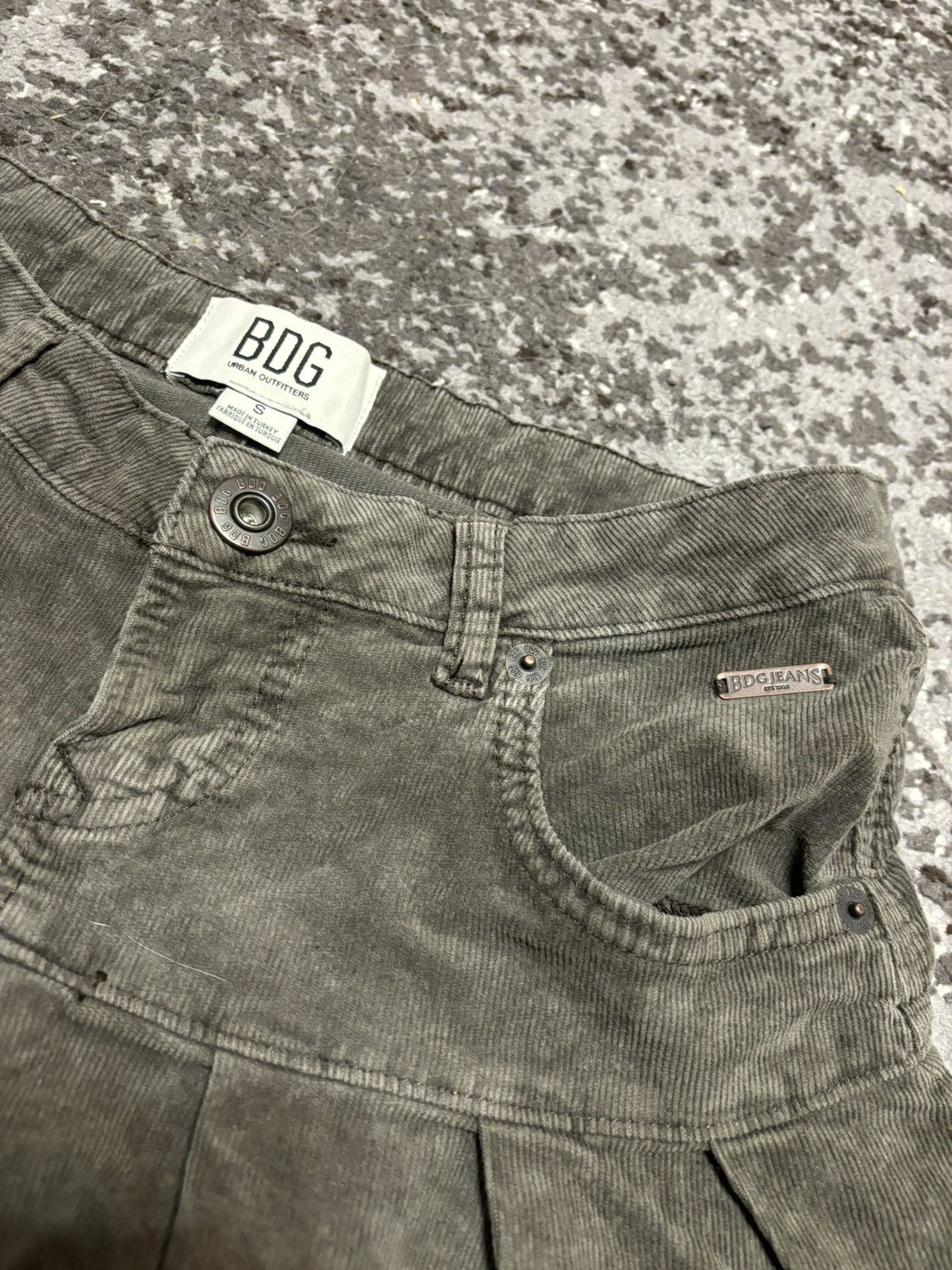 Bdg × Urban Outfitters × Vintage Vintage BDG y2k urban outfitters pleated velvet mini skirt Size 26" / US 2 / IT 38 - 3 Thumbnail