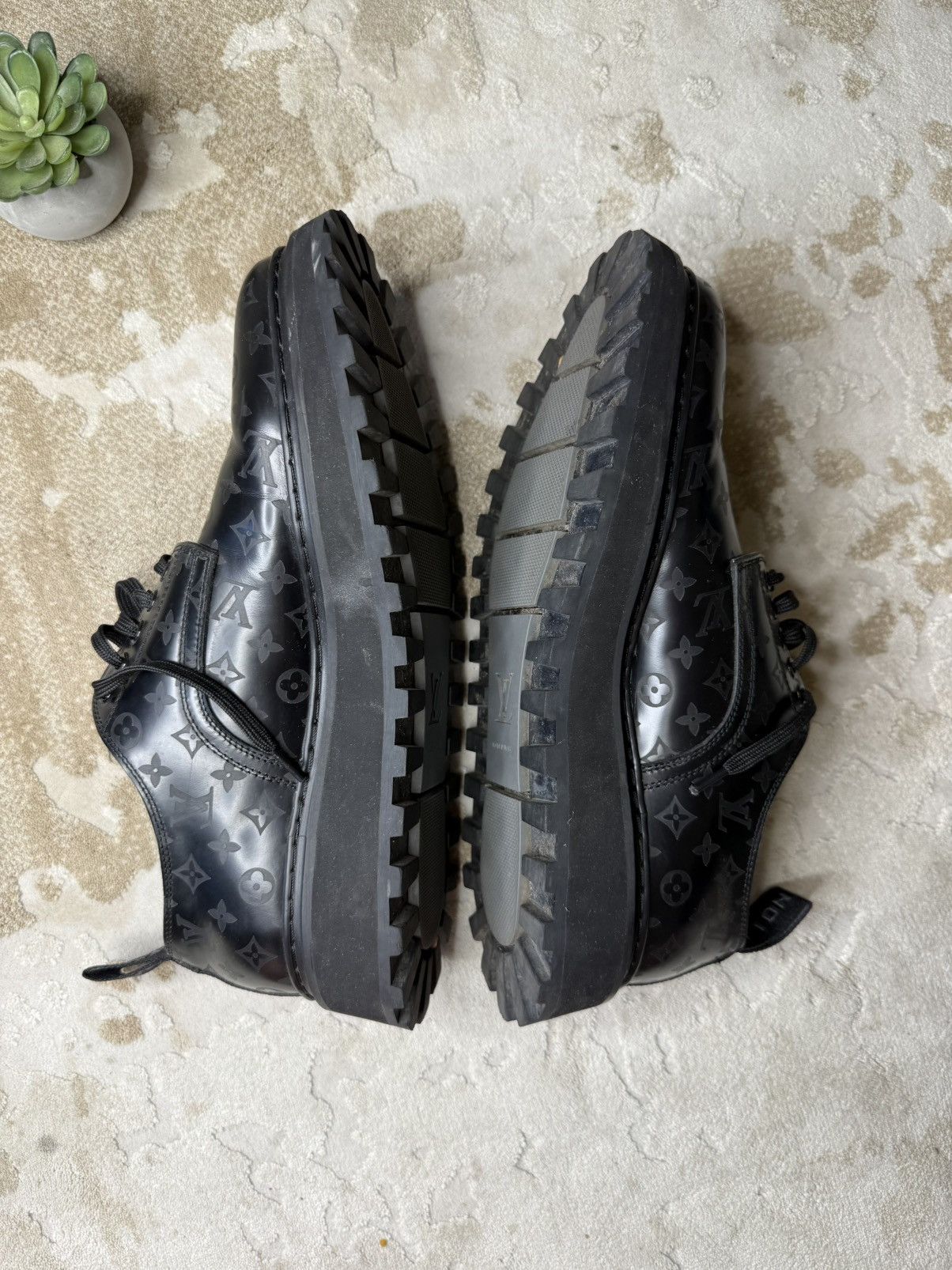 Louis Vuitton LOUIS VUITTON BLACK MONOGRAM LUXURY SHOES WITH CHUNKY SOLE Size US 7 / EU 40 - 5 Thumbnail