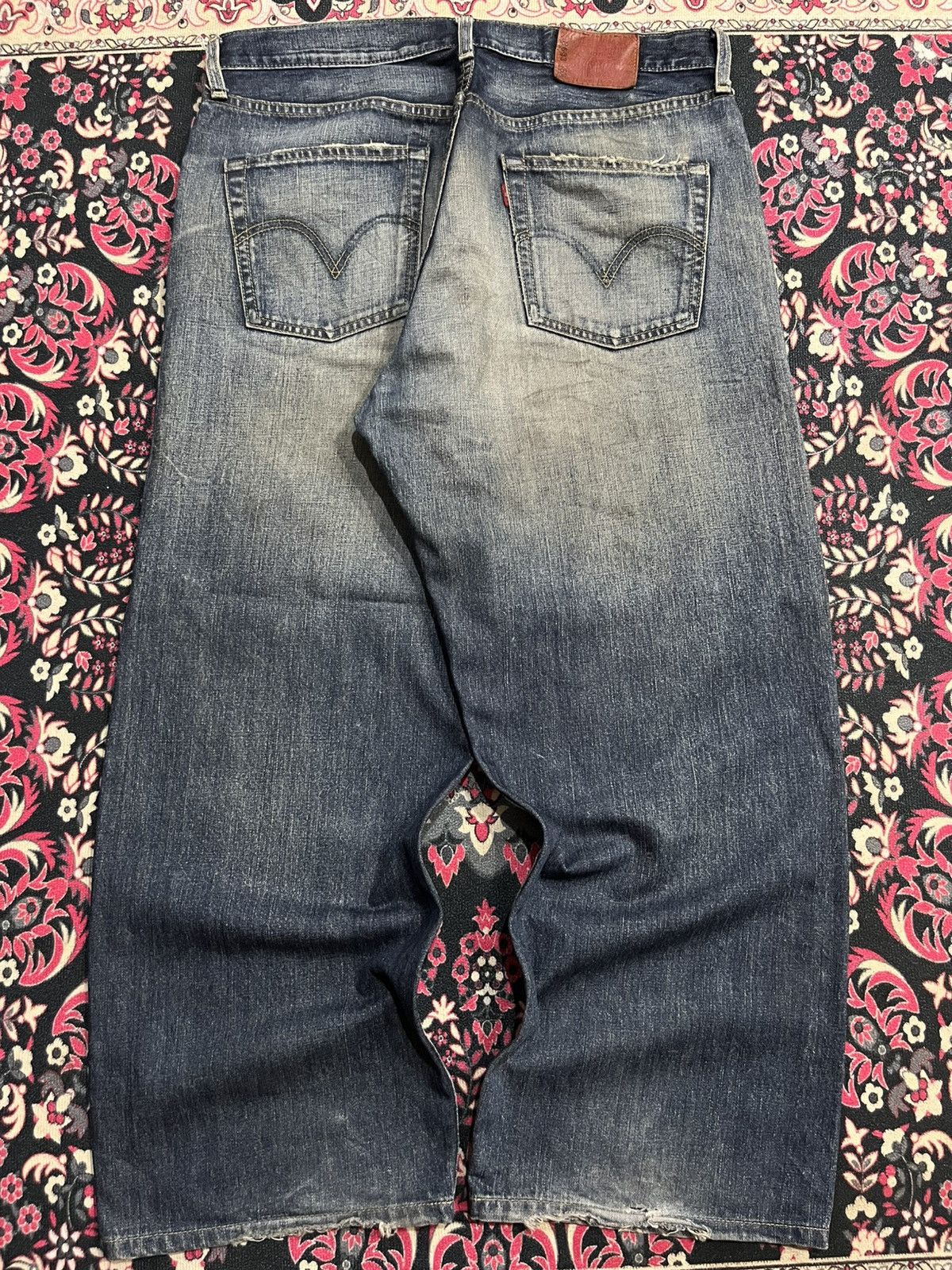 Levi's Y2K Levi’s 504 Dark Blue Faded Washed Distressed Baggy Jeans Size US 36 / EU 52 - 2 Thumbnail
