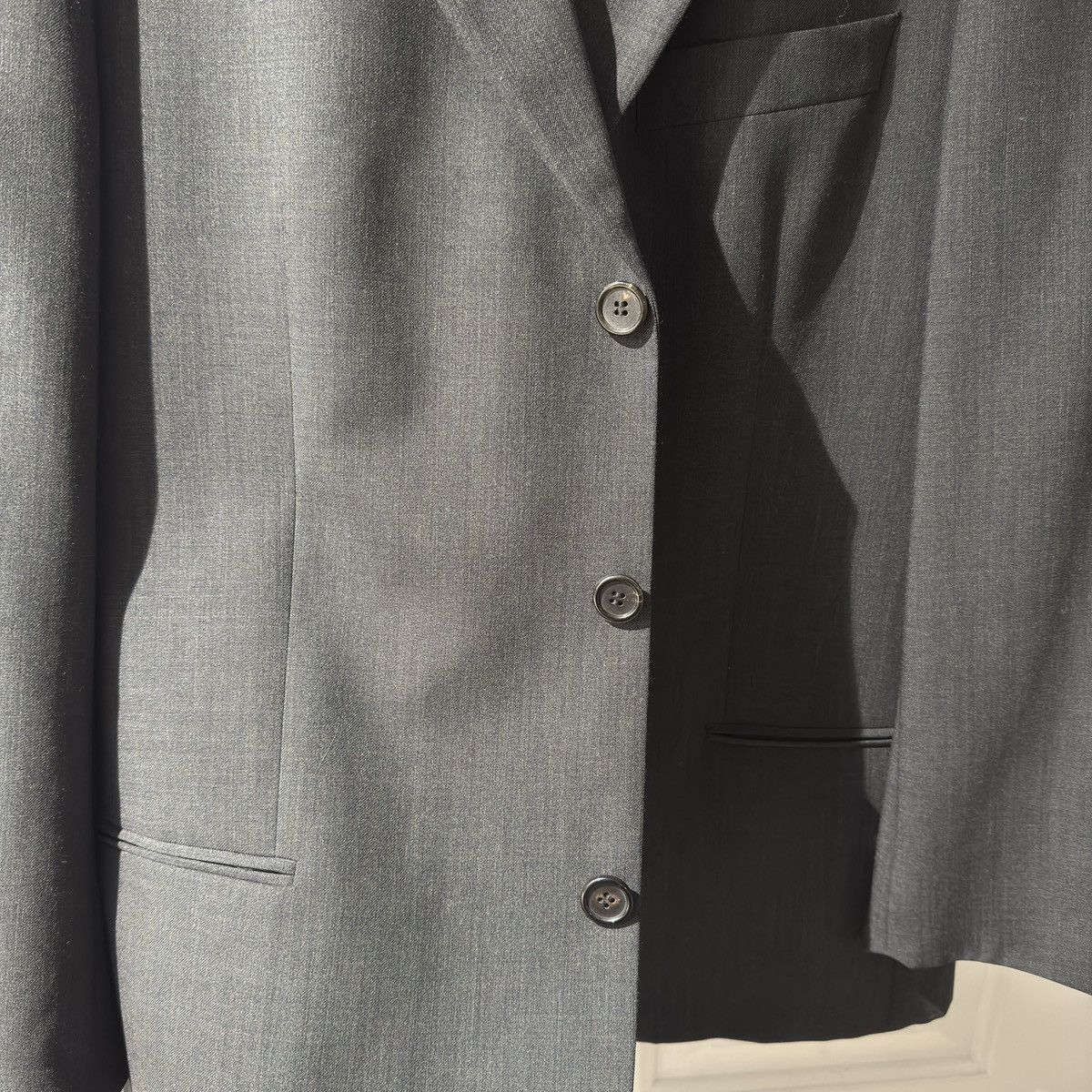Hugo Boss Hugo Boss grey wool blazer, crafted from 100% virgin wool Size 40L - 2 Thumbnail