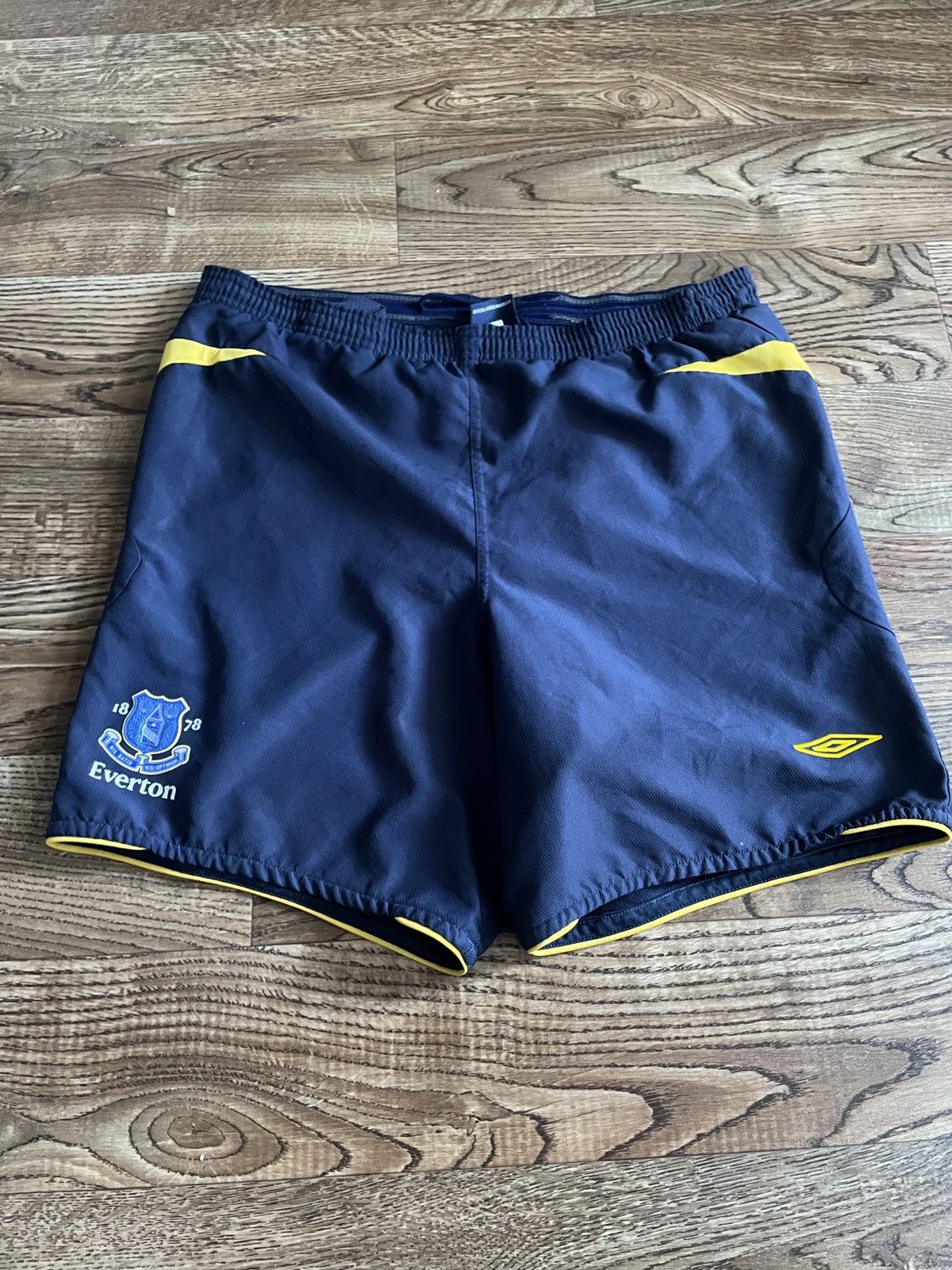 Umbro × Vintage EVERTON FC VINTAGE UMBRO FC FOOTBALL SOCCER SHORTS Size US 33 - 3 Thumbnail