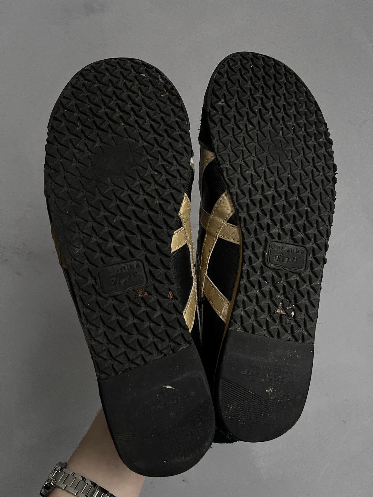 Onitsuka Tiger Onitsuka Tiger Mexico 66 Gold Black Shoes vintage y2k Size US 10 / EU 43 - 12 Thumbnail