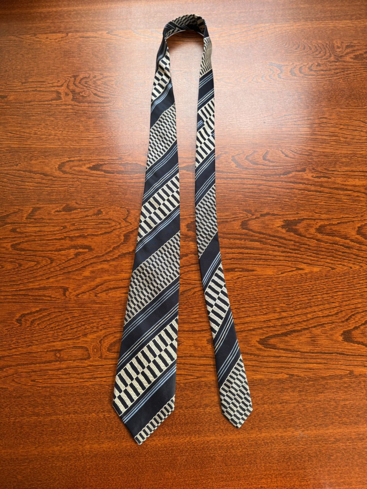 Other GIUSSANI Italian Silk Tie with Geometric Stripe Pattern Size ONE SIZE - 2 Thumbnail