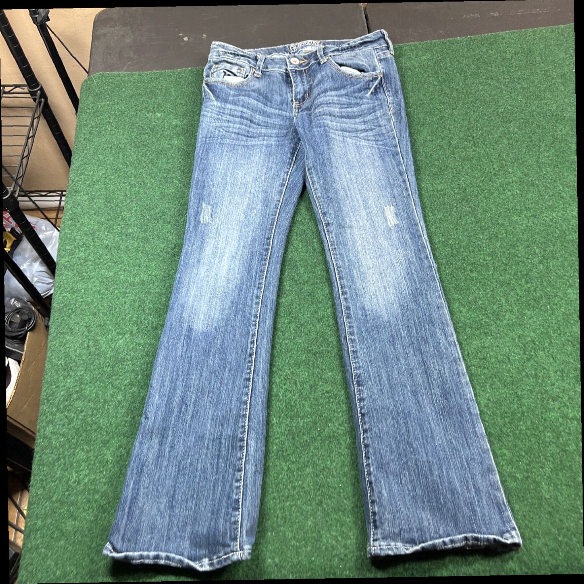 Vintage Women's REFUGE Runway Size 8R Everyday Boot Cut Jeans Stretch Distressed Size 30" / US 8 / IT 44 - 4 Thumbnail
