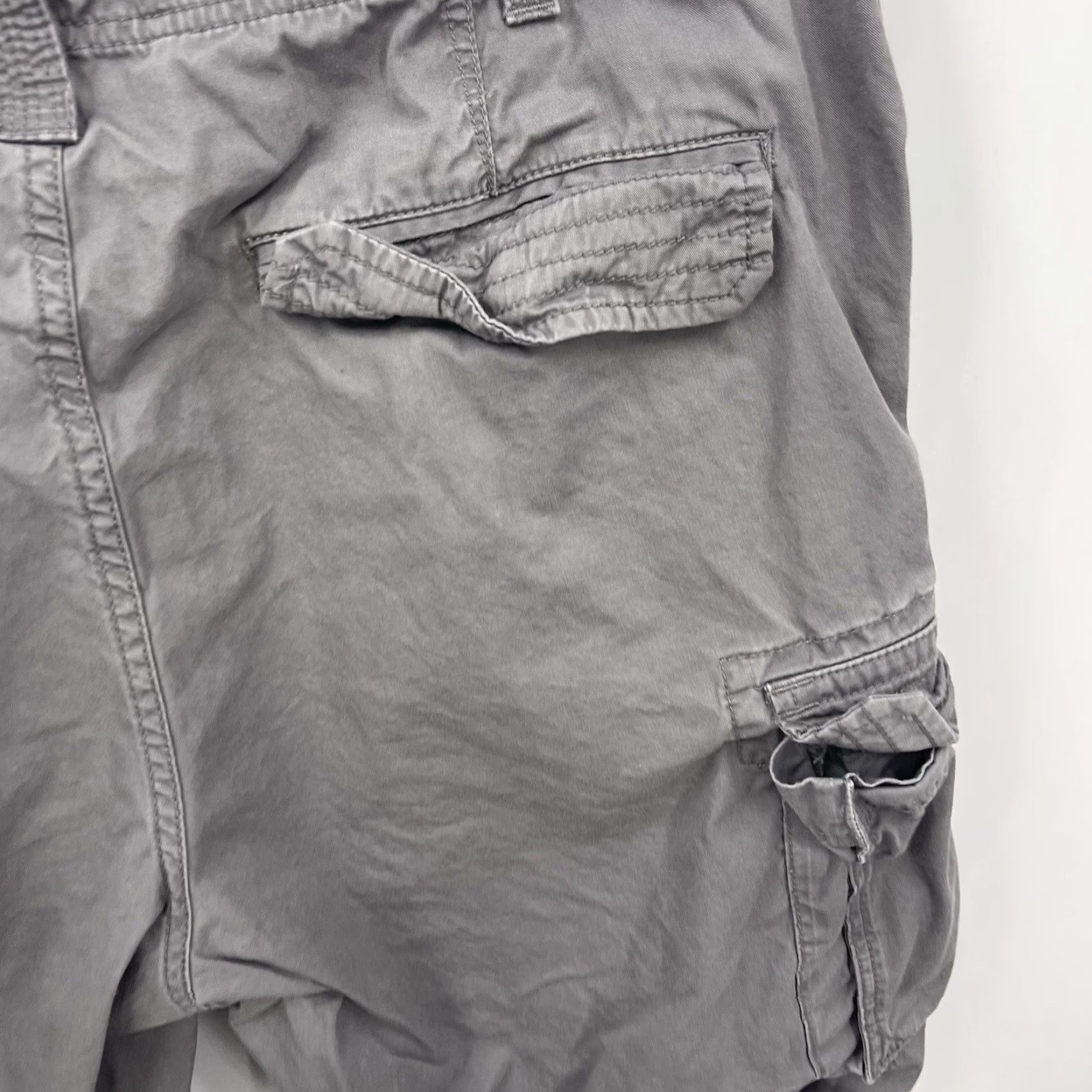 Club Monaco **Men's Club Monaco Cargo Shorts Large 36 Gray Zip Twill** User: Men's Club Monaco Cargo Shorts Large 36 Gray Zip Twill Size US 36 / EU 52 - 4 Thumbnail