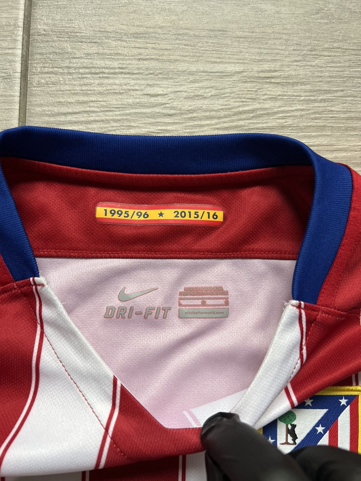 Nike Nike ATLETICO MADRID 2016 2017 HOME SOCCER SHIRT JERSEY Size US L / EU 52-54 / 3 - 8 Thumbnail