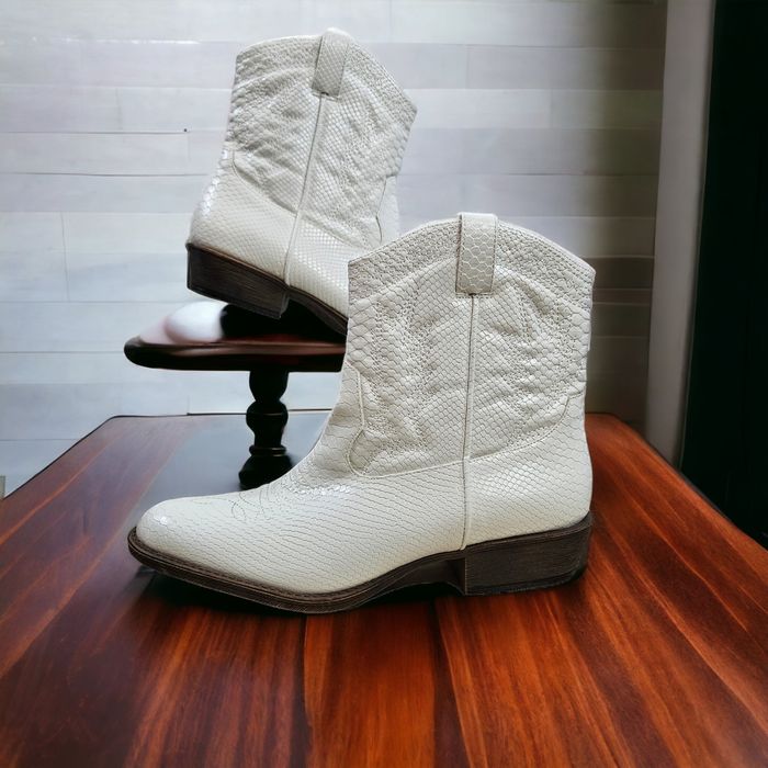 Matisse NWOT Coconuts By Matisse Pistol Western Bootie Sz. 9.5 White | Grailed