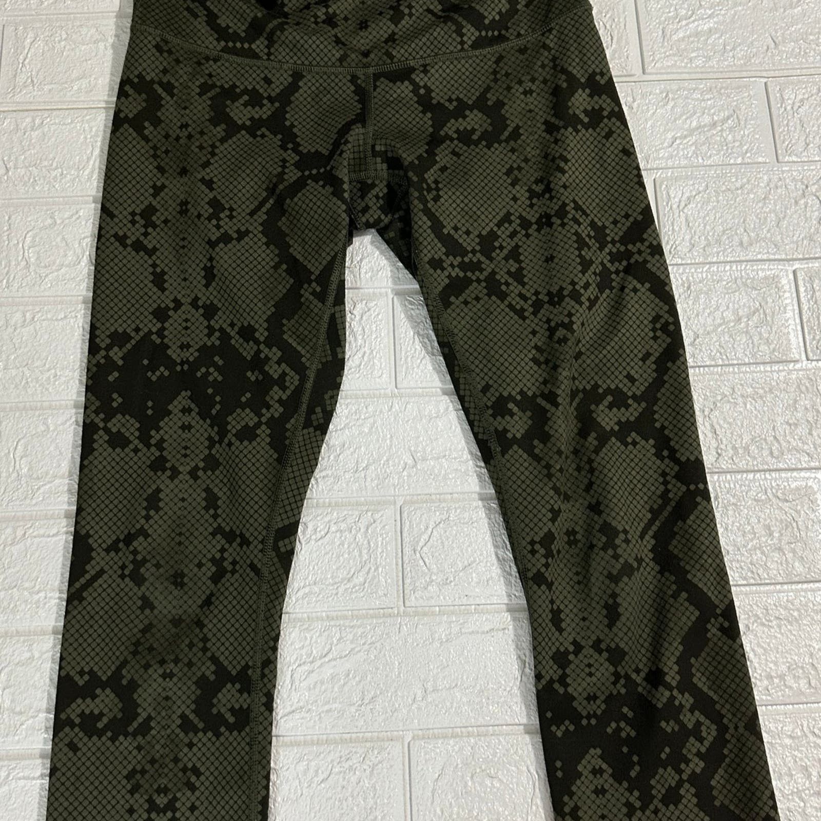 Lululemon Lululemon leggings size 6 Size 28" / US 6 / IT 42 - 2 Thumbnail