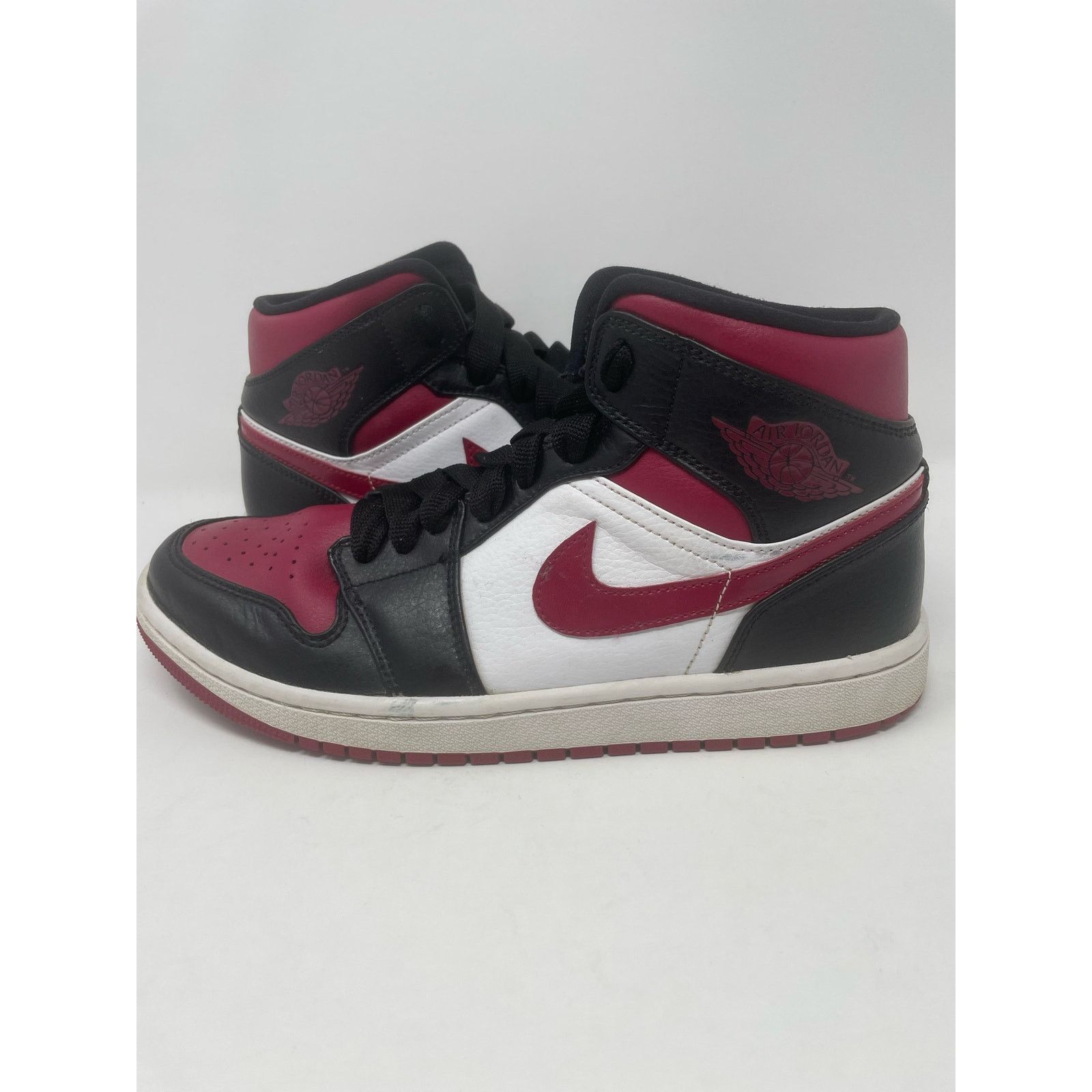 Jordan Brand Nike Air Jordan Retro 1 Mid Red Black 554724-066 Men Size 8 Size US 8 / EU 41 - 3 Thumbnail