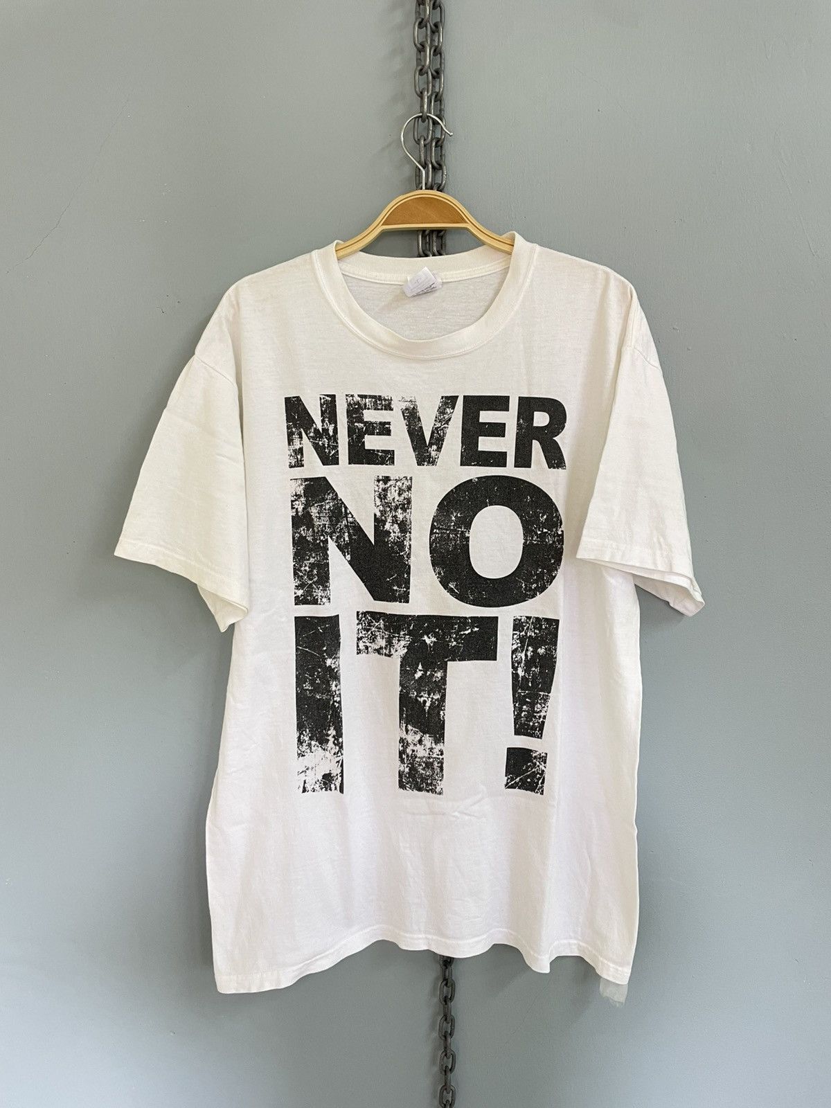 Vintage Vintage Y2K Never No It! Behind The Scene wording t shirt Size US L / EU 52-54 / 3 - 1 Thumbnail