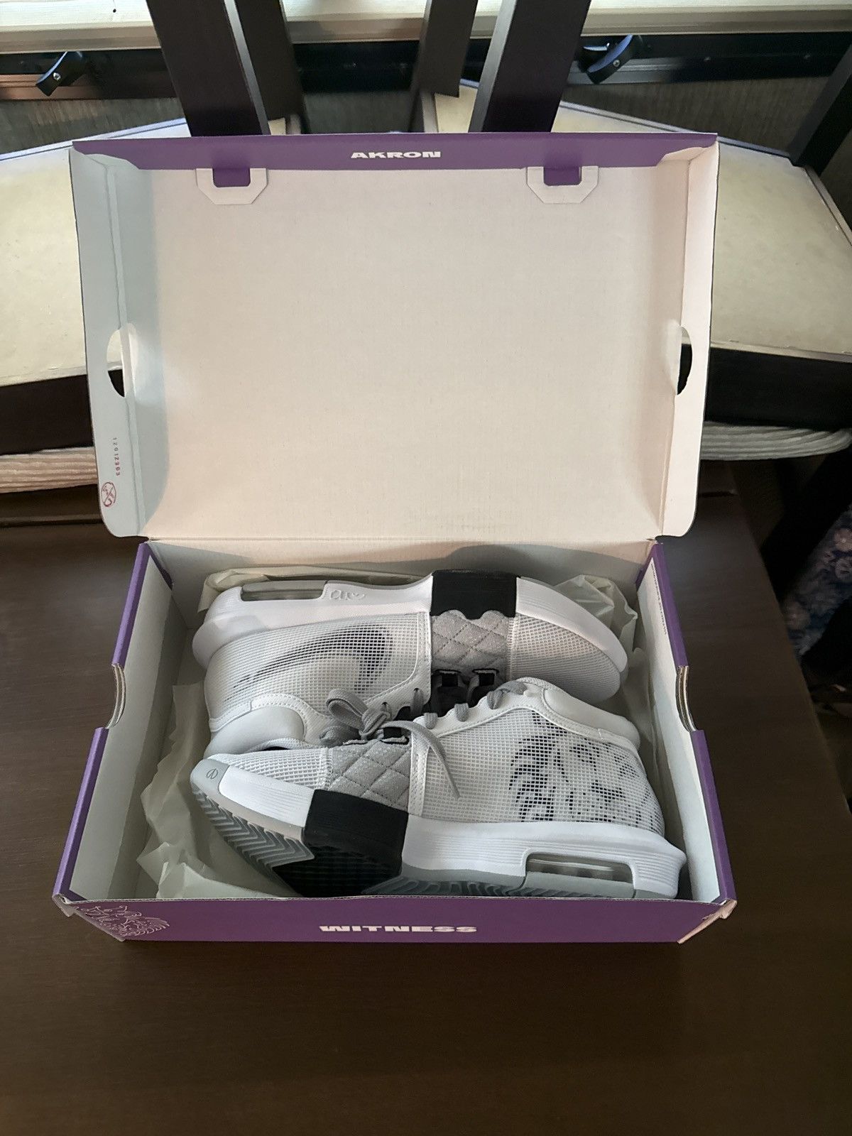 Nike NEW Nike LeBron Witness VIII 8, size 8.5, OG Box, DS, MINT! Size US 8.5 / EU 41-42 - 3 Thumbnail