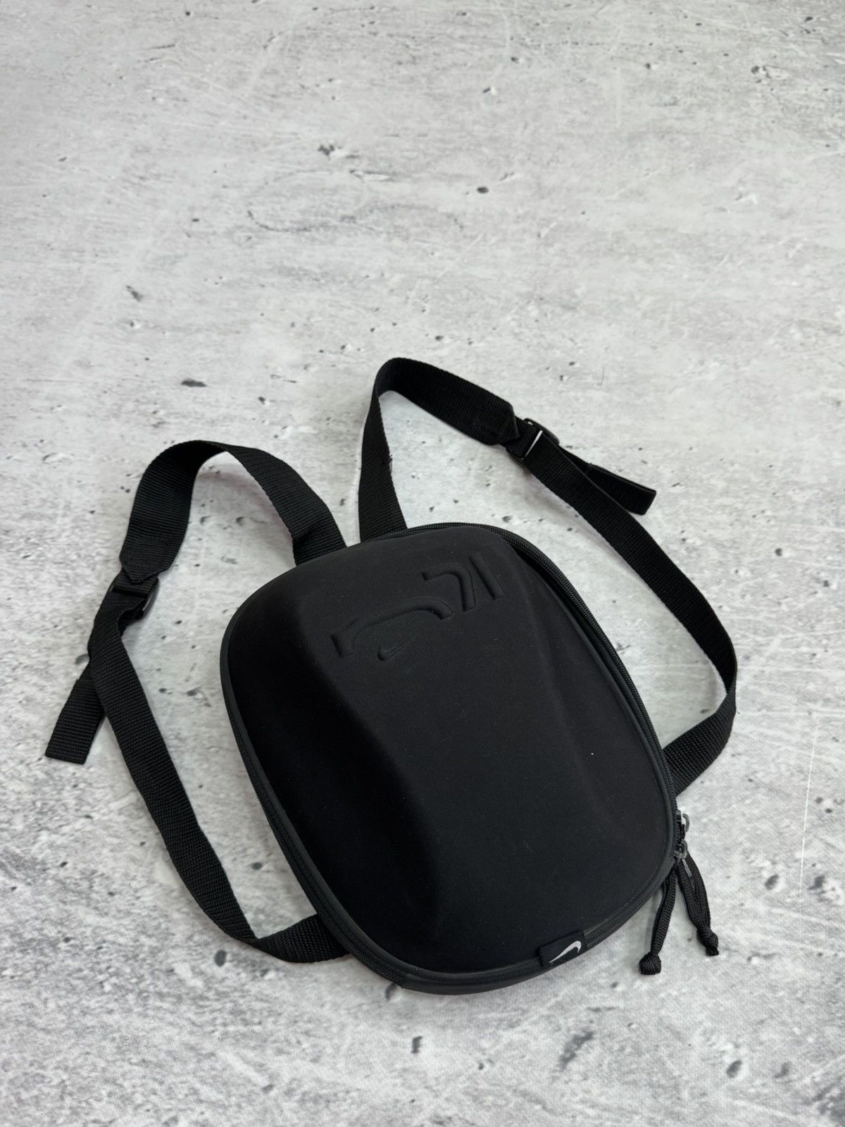 Nike Vintage Basic Logo 00S 90's Pinterest Style Sling Bag in Black, Men's