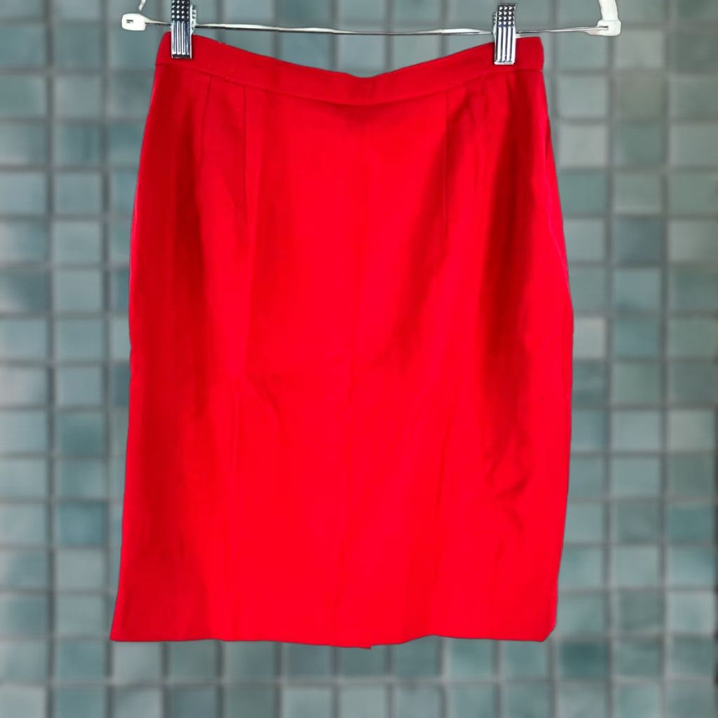 Vintage VTG Gianni Wool Skirt Women's Size 8 Red Zip Button Closure Knee Length A-Line Lined Chambray 100% Wool Vintage USA Gianni Skirt Womens 8 Red Size 30" / US 8 / IT 44 - 1 Thumbnail