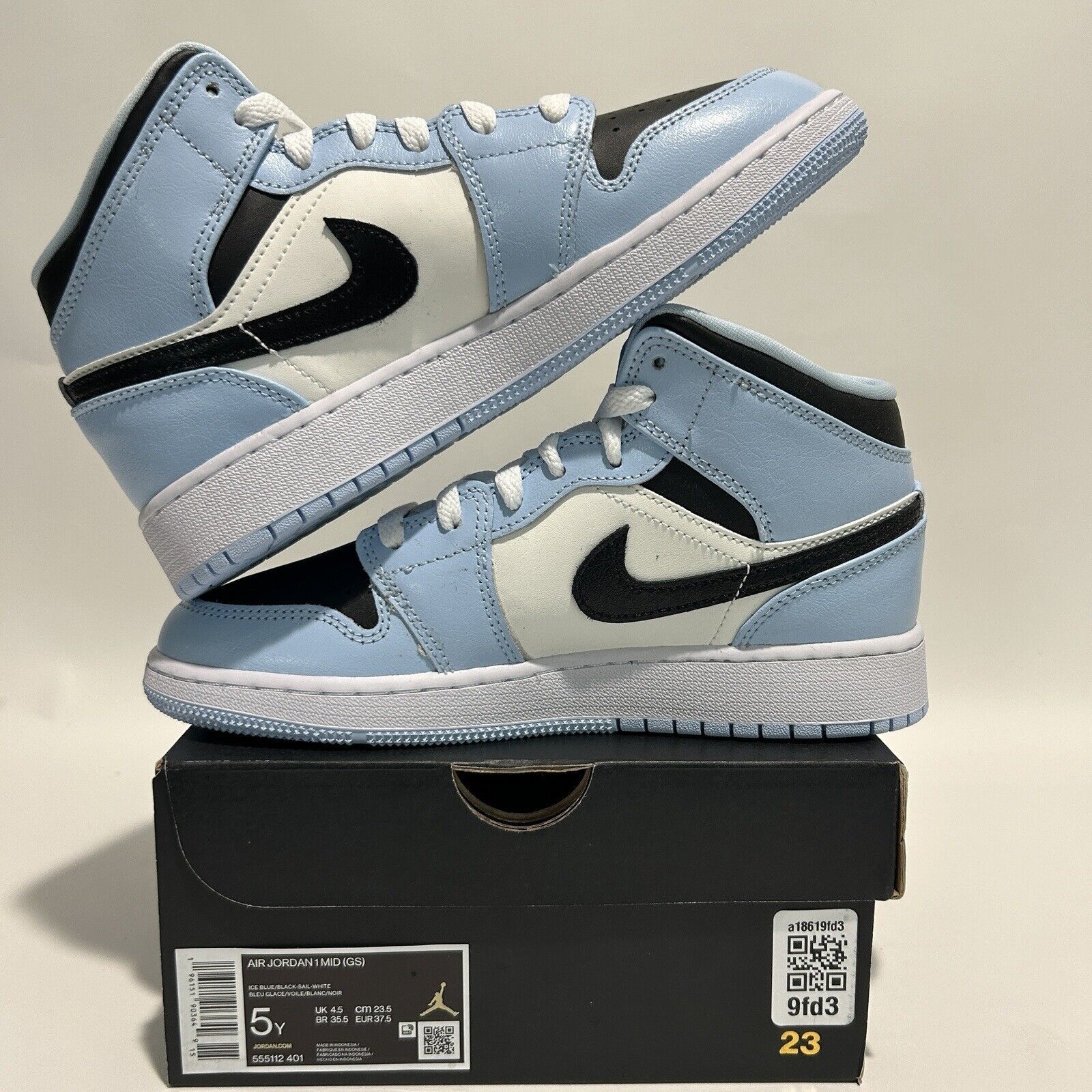 Nike Nike Shoes Air Jordan 1 Mid Retro GS "Ice Blue” 2024 Size US 6.5 / IT 36.5 - 3 Thumbnail