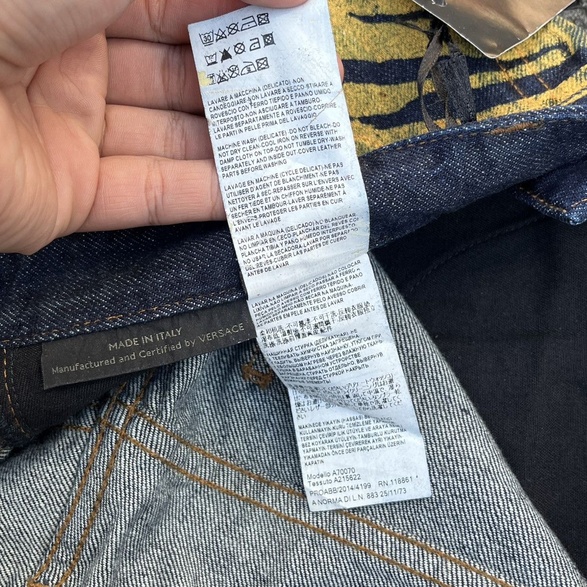 Versace VERSACE PAINTED DENIM JEANS Size US 30 / EU 46 - 9 Thumbnail