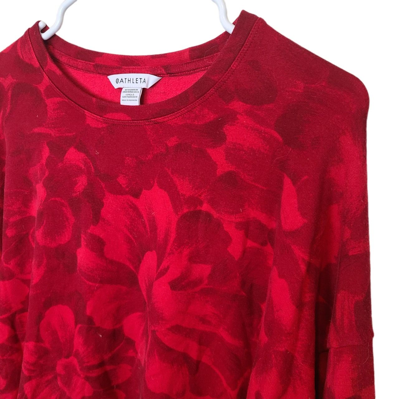 Athleta Athleta Sweatshirt M Red Floral Balance Crewneck Pullover Size M / US 6-8 / IT 42-44 - 6 Thumbnail