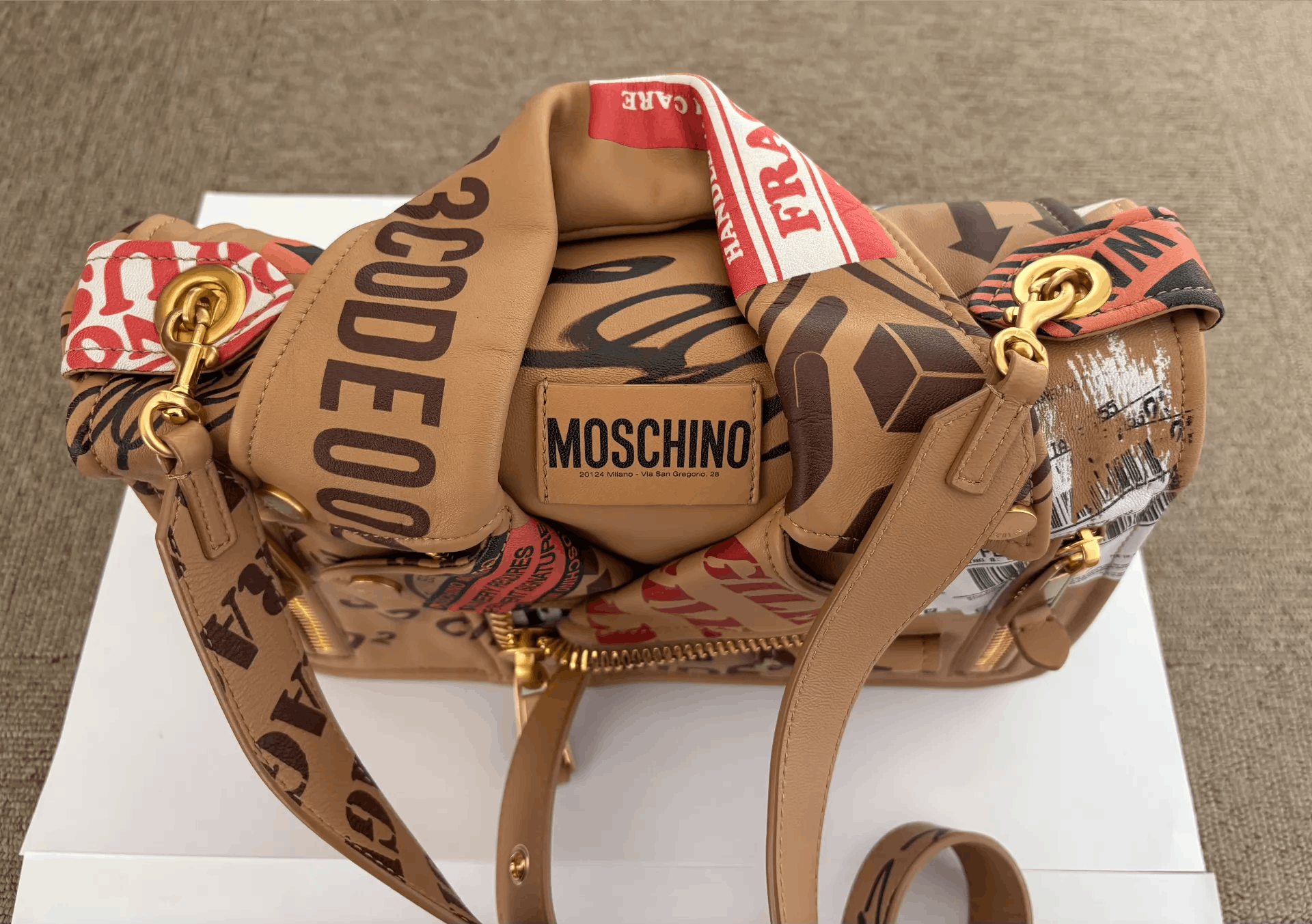 Moschino Moschino Beige Printed Shoulder Bag Ｑ21 Size ONE SIZE - 9 Thumbnail
