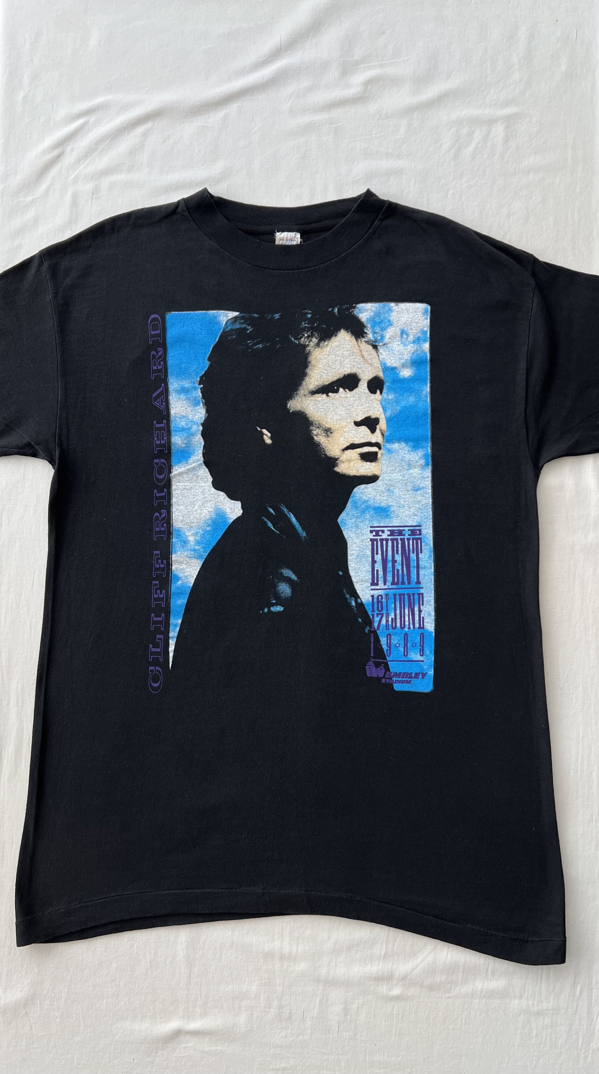 Band Tees Vintage 1989 Cliff Richard The Event Wembley Black T-shirt Size US L / EU 52-54 / 3 - 3 Thumbnail