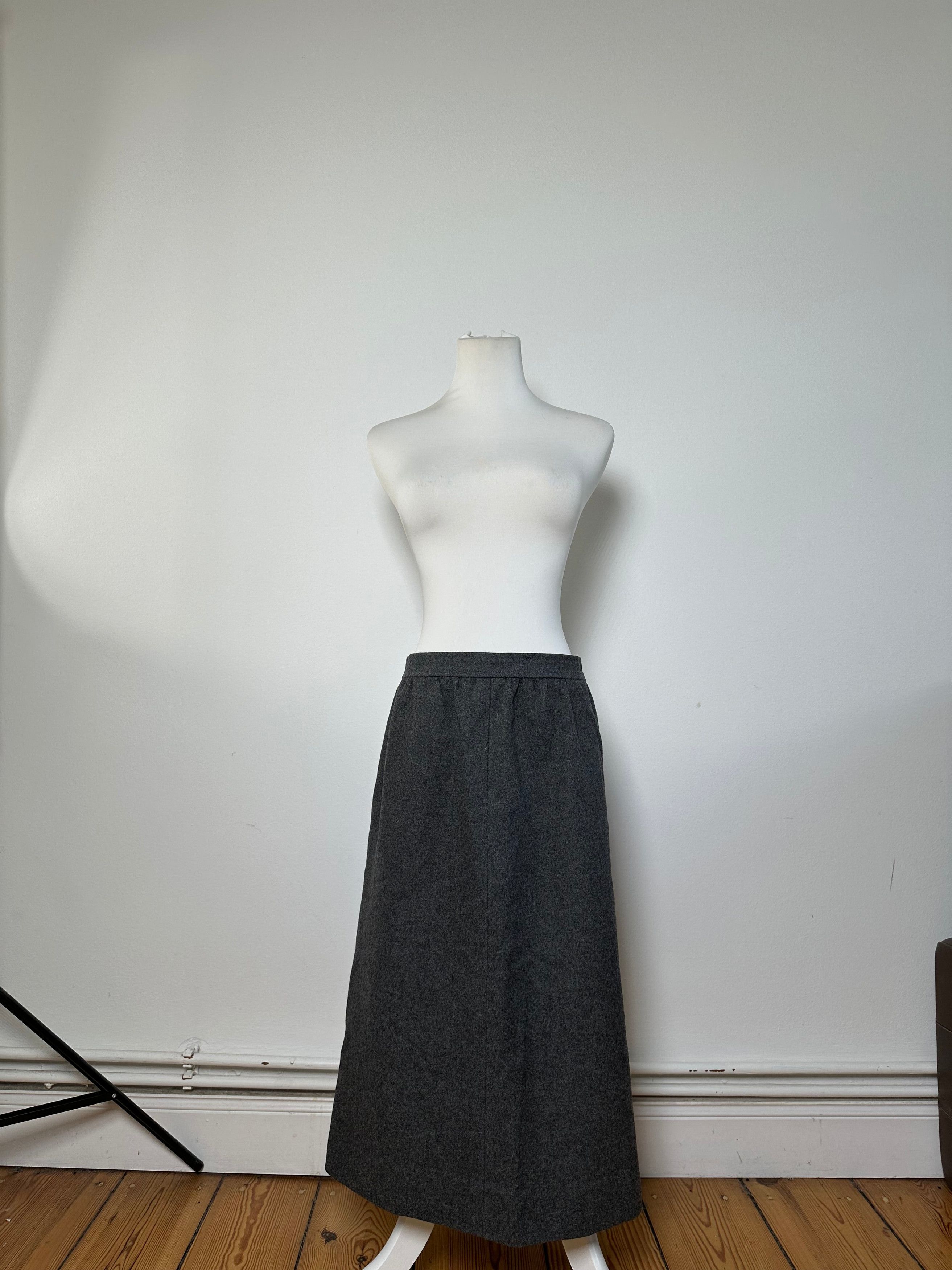 Givenchy Vintage Nouvelle Boutique Wool Skirt Charcoal Grey S Size 27" / US 4 / IT 40 - 1 Thumbnail