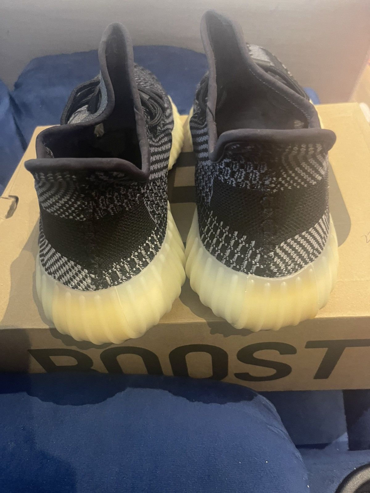 Yeezy Yeezy 350 carbon Size US 10.5 / EU 43-44 - 2 Thumbnail