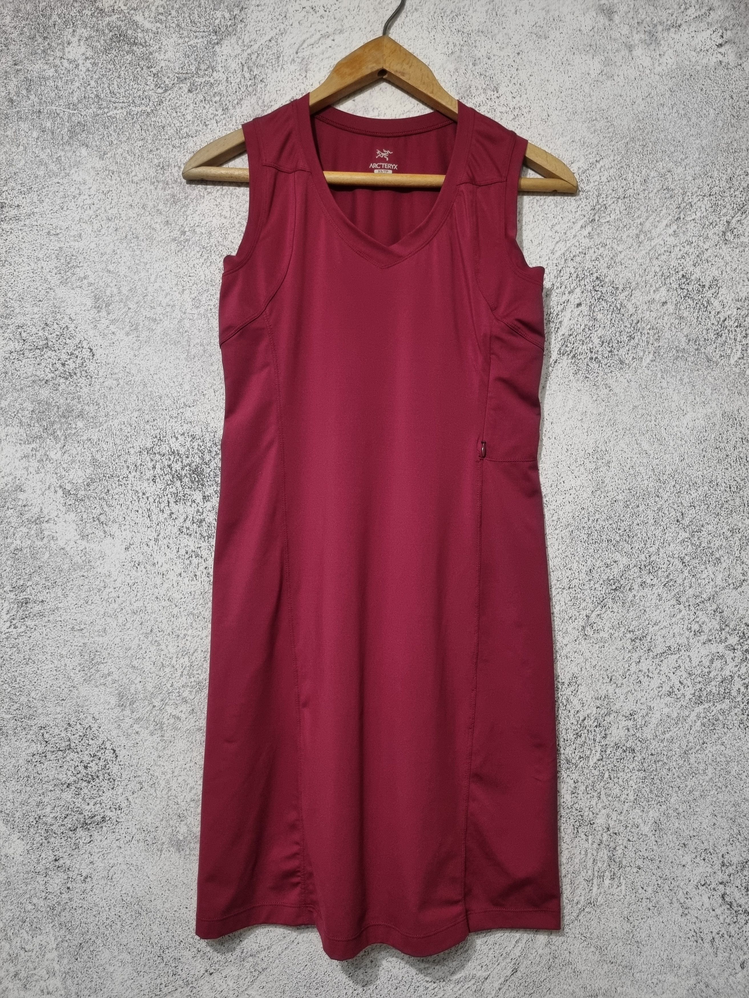 Arc'teryx Arc'teryx Soltera Sleeveless Stretch Cherry Dress Size XS / US 0-2 / IT 36-38 - 1 Thumbnail