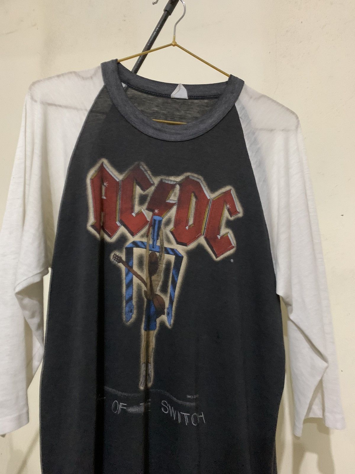 AC/DC 🖤BLACKFRIDAY🖤VINTAGE 80s AC/DC flick of the switch Size US S / EU 44-46 / 1 - 2 Thumbnail