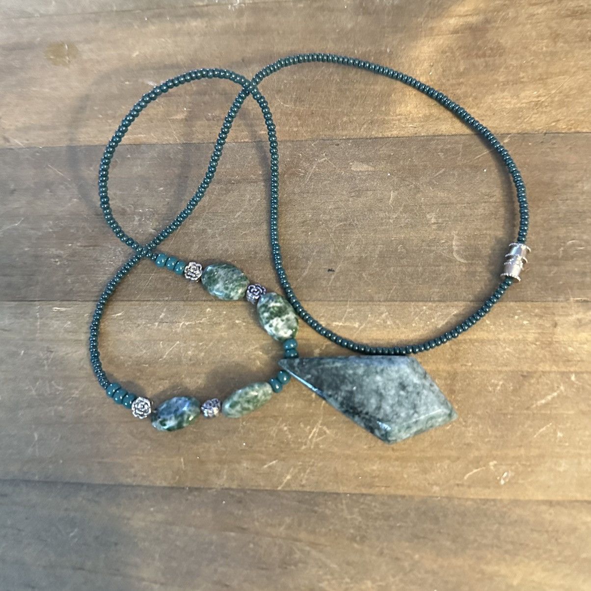 Vintage Vintage green agate beaded pendant necklace Size ONE SIZE - 2 Thumbnail