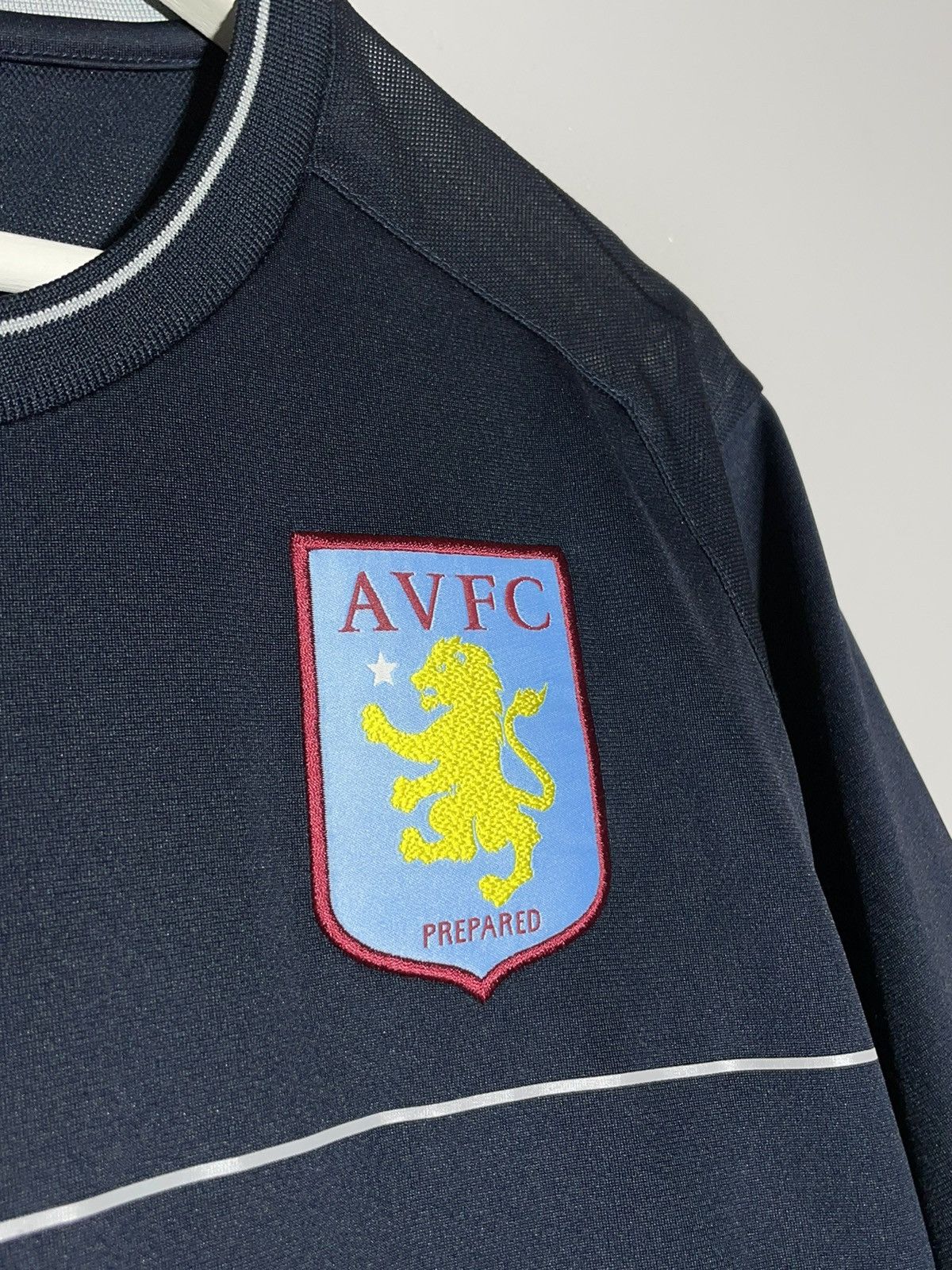 Nike Aston Villa Nike Y2k Streetwear Hype Training Football Shirt Size US M / EU 48-50 / 2 - 4 Thumbnail