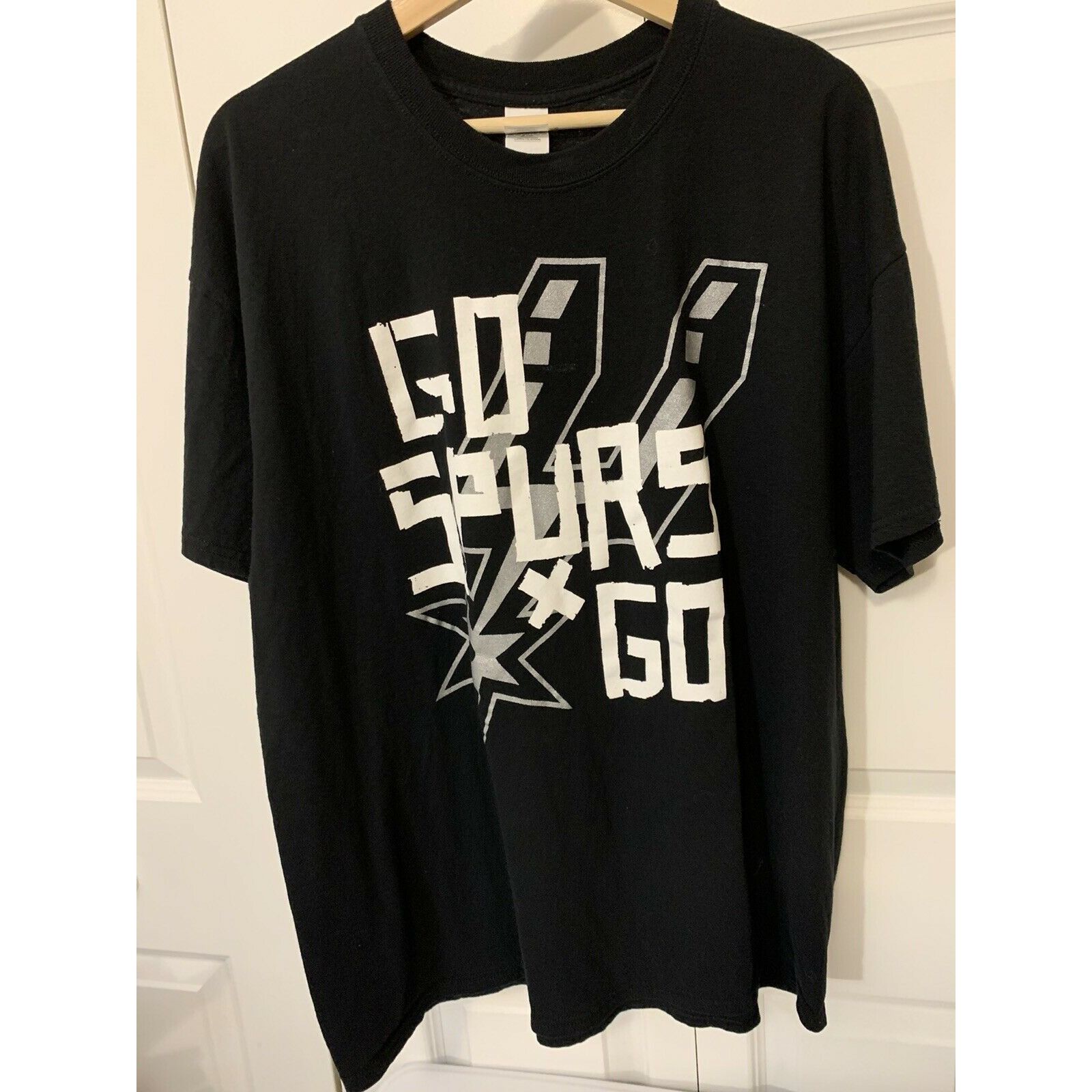 Gildan Gildan GO Spurs GO Black Kickapoo Lucky Eagle Casino-Hotel T Size US XL / EU 56 / 4 - 4 Thumbnail