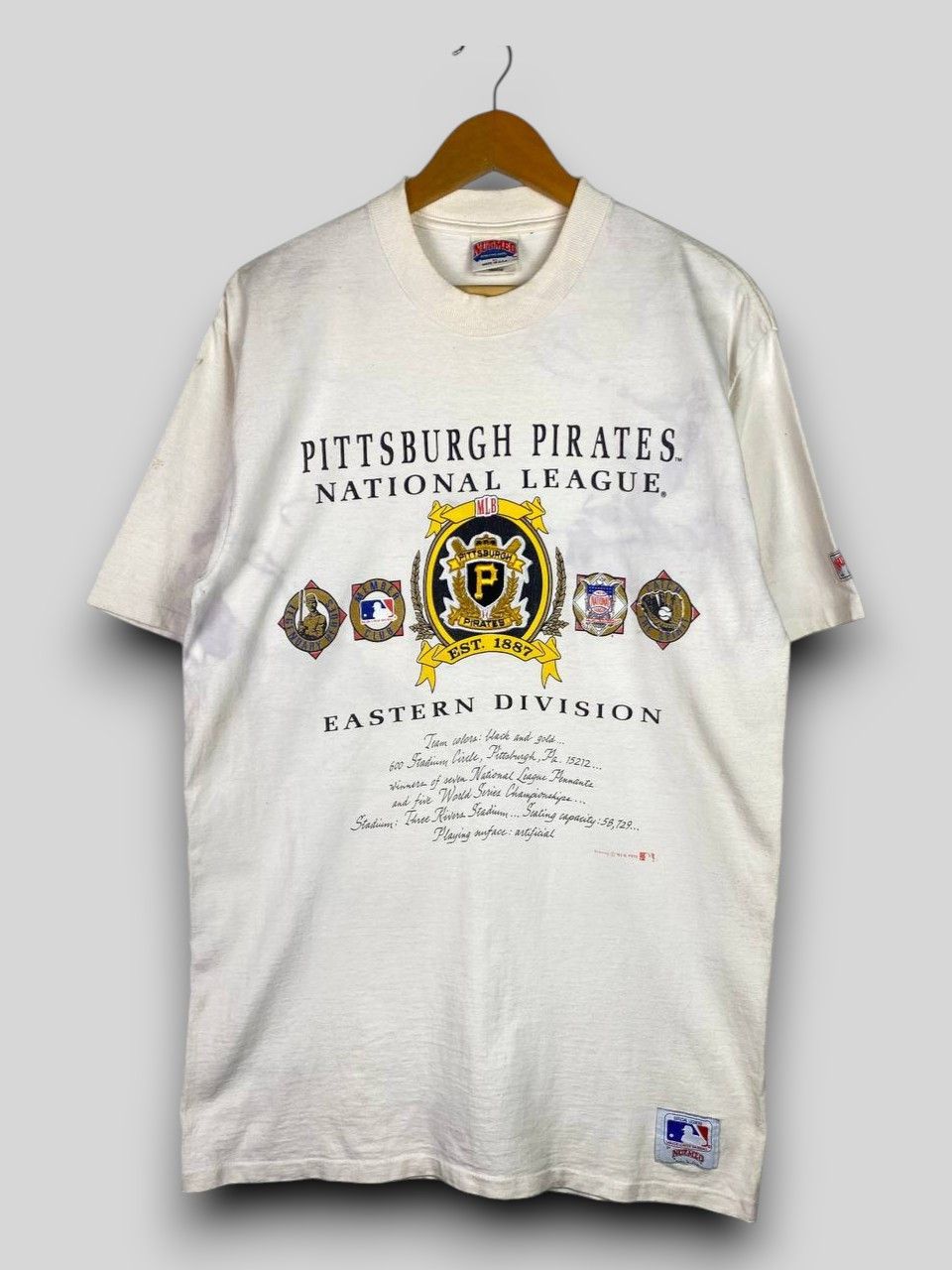 vintage mlb by nutmeg tee nice design