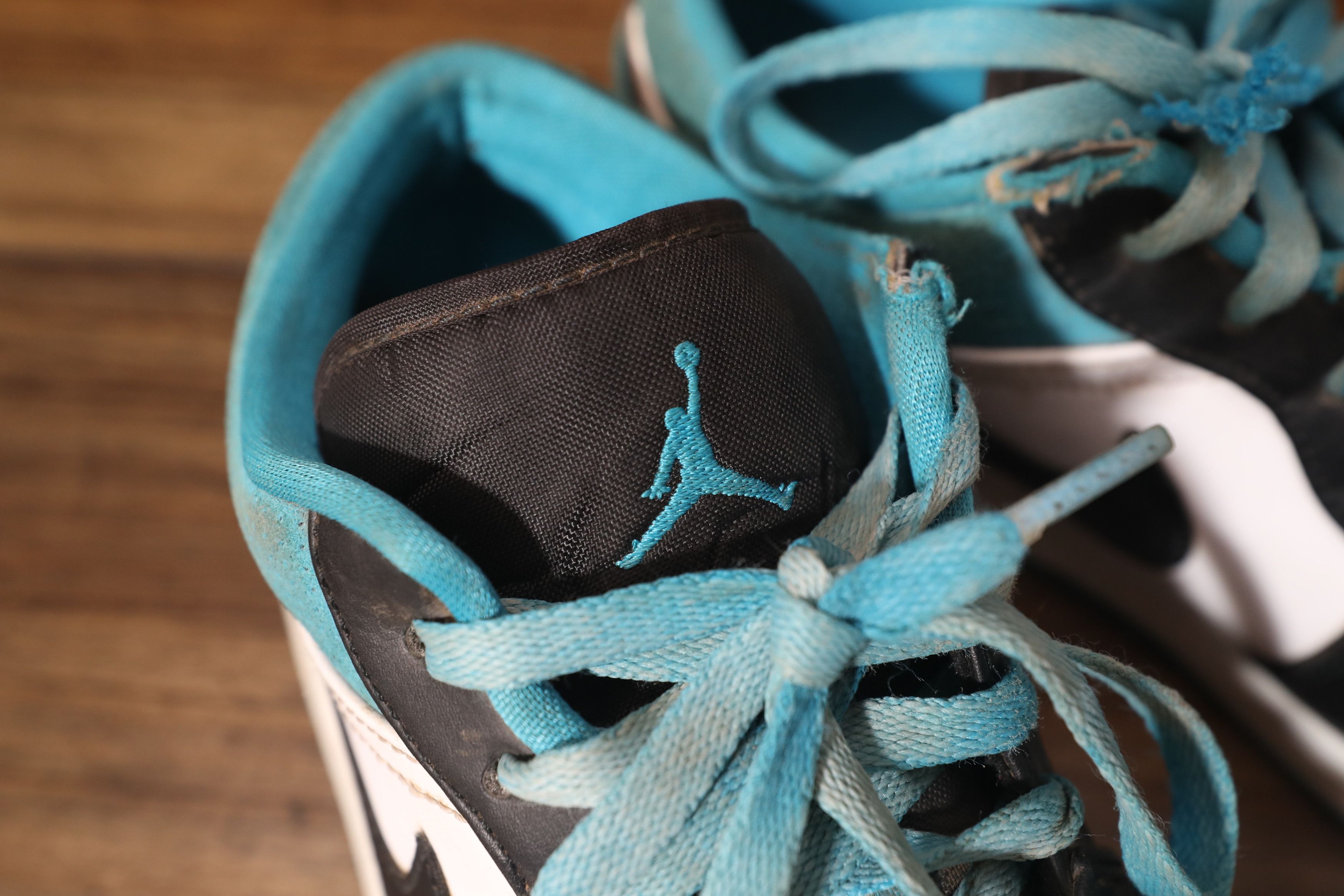 Nike Nike Jordan 1 Low Laser Blue (9.5) Size US 9.5 / EU 42-43 - 14 Thumbnail