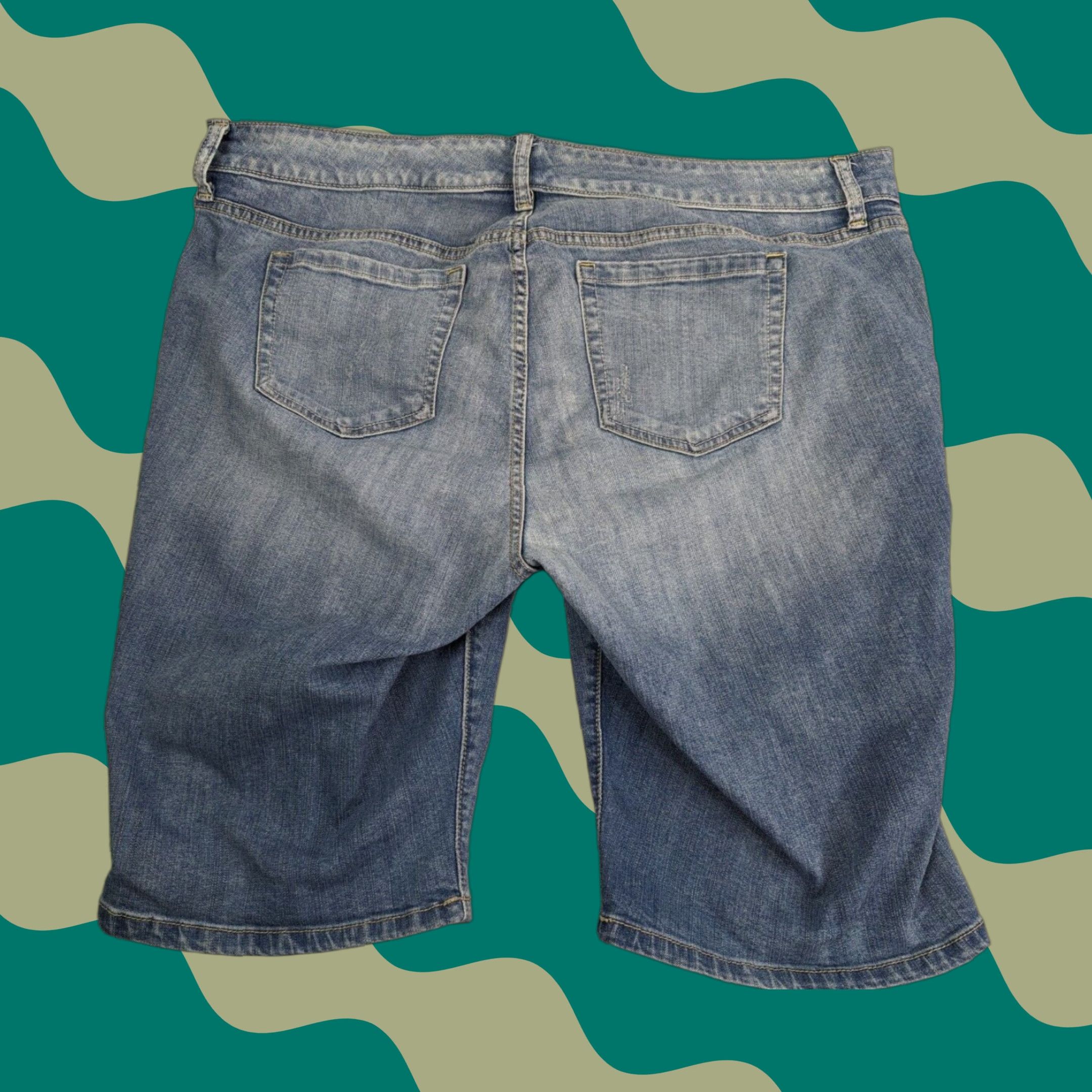 Torrid Torrid Bermuda Shorts Denim Cotton Stretch Plus 18 Blue Women Casual Summer Size 40" / US 18 - 1 Thumbnail