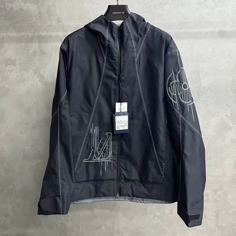 Louis Vuitton Louis Vuitton Logo Print Loose Zip Hooded Long Sleeve Jack Size US L / EU 52-54 / 3 - 1 Thumbnail